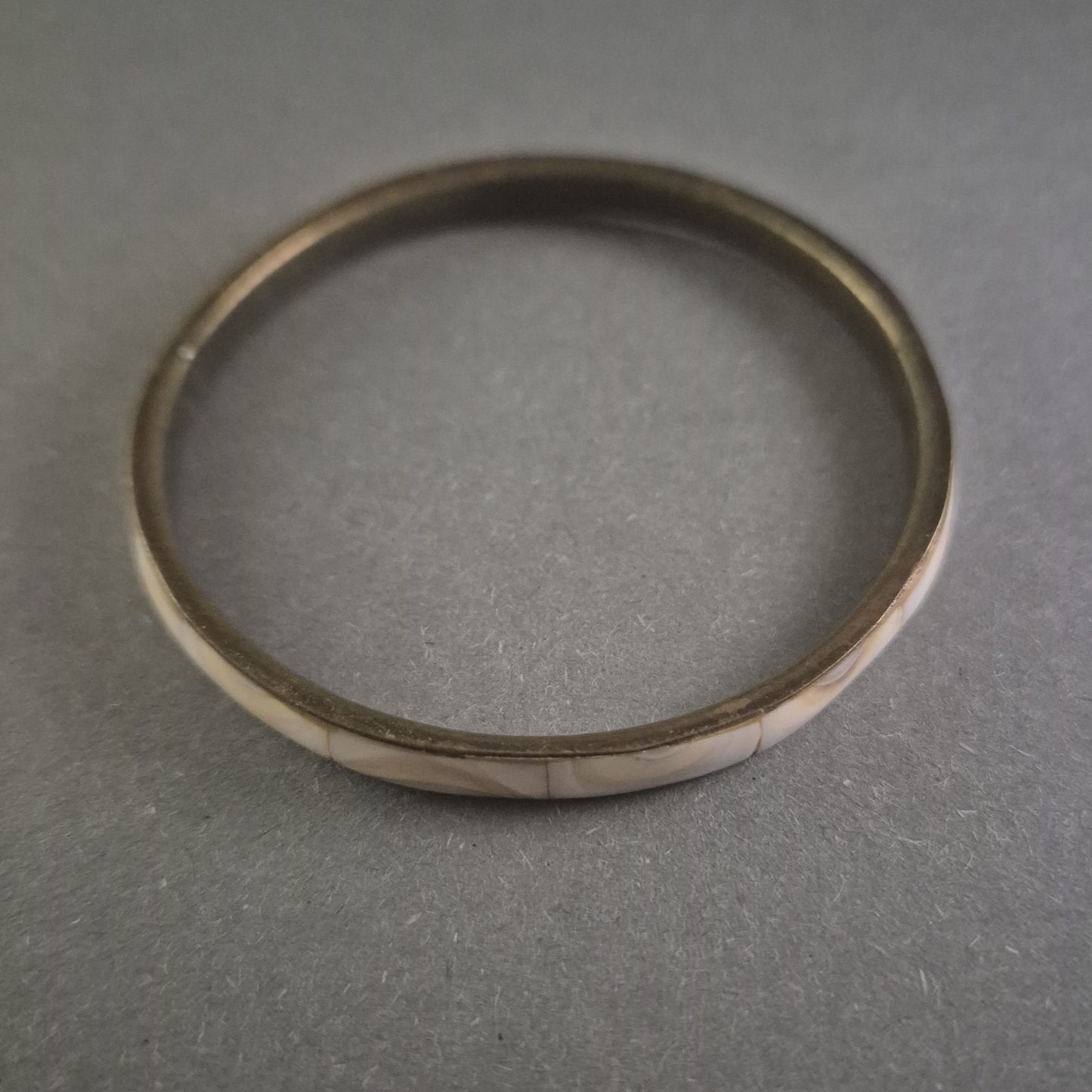 Vintage Armreif mit Perlmutt-Intarsien – Zeitlose Eleganz
