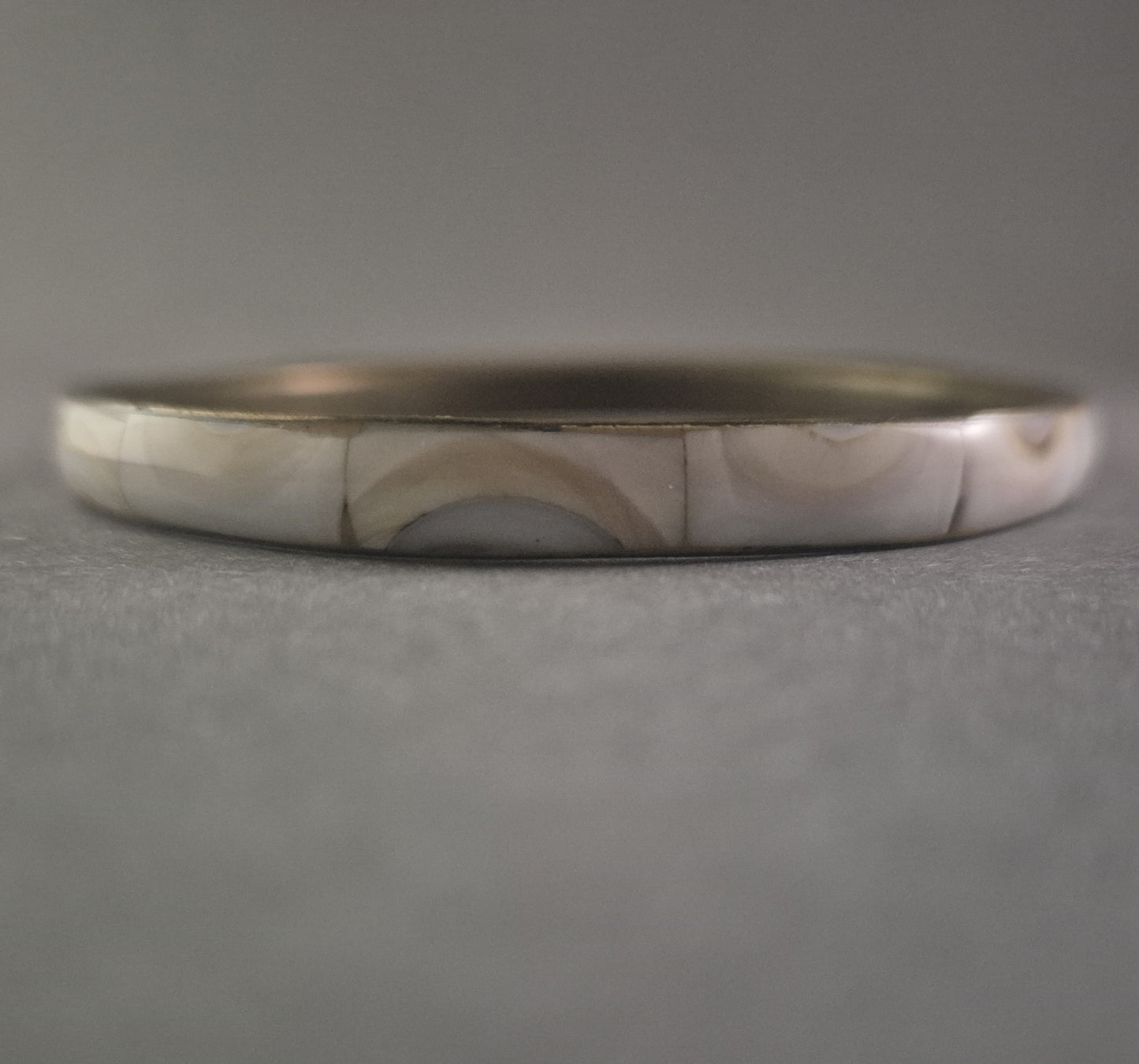 Vintage Armreif mit Perlmutt-Intarsien – Zeitlose Eleganz