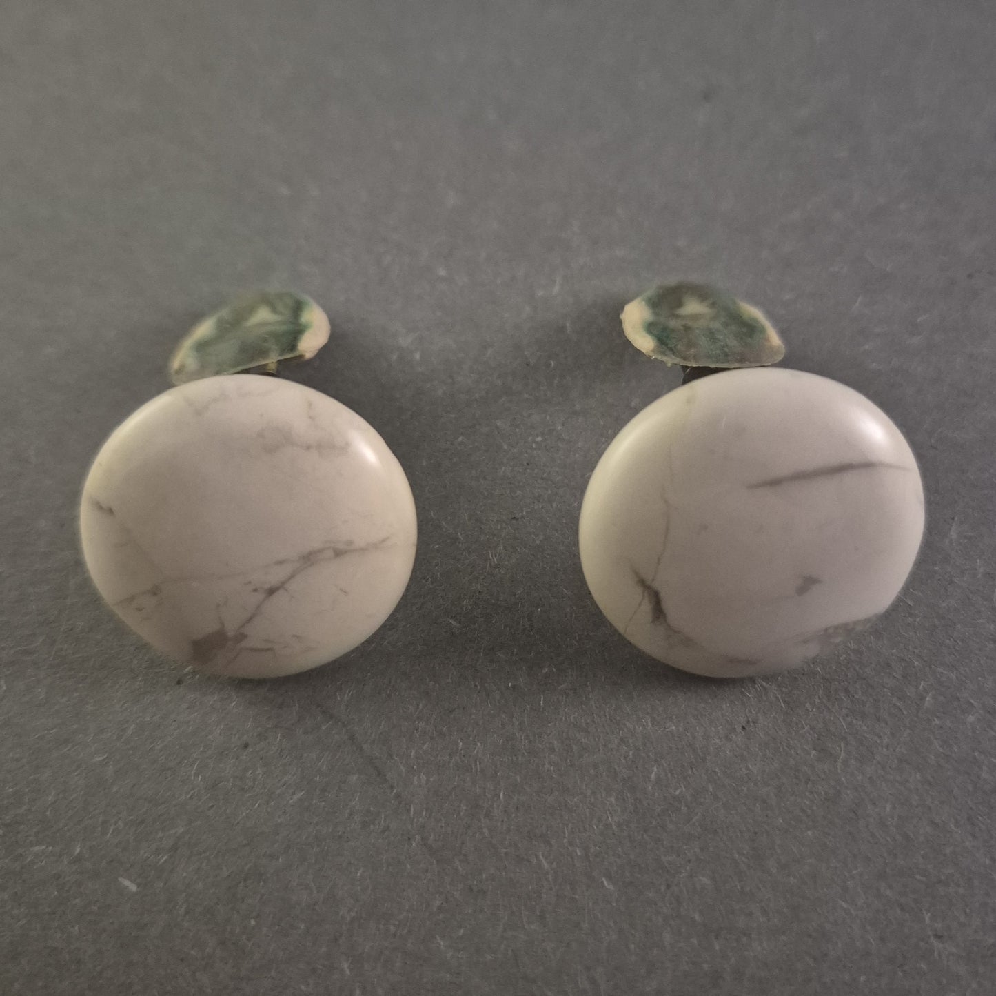 Vintage runde Manschettenknöpfe aus Howlith – Eleganter Retro-Stil für Herren