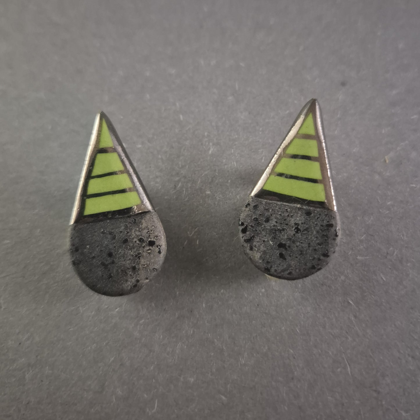 Manschettenknöpfe mit Lavastein und Emaille