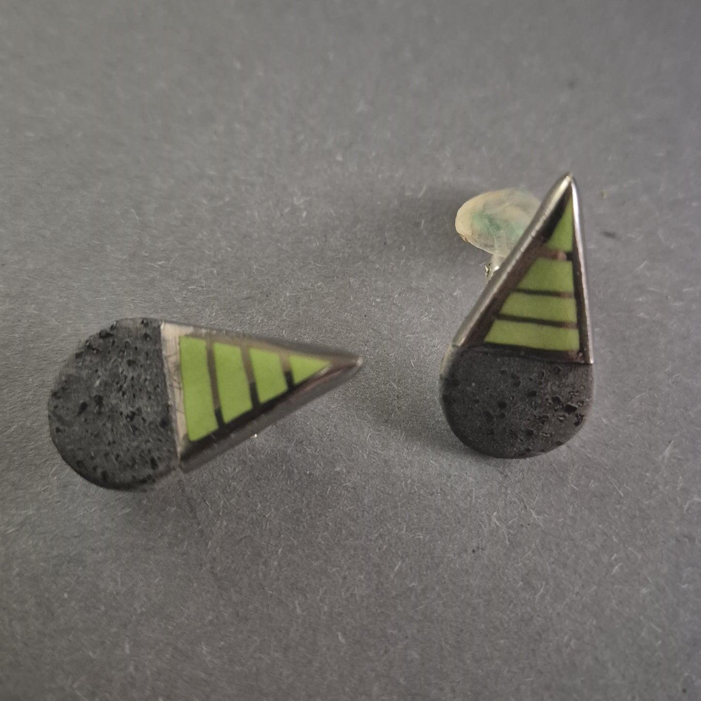 Manschettenknöpfe mit Lavastein und Emaille