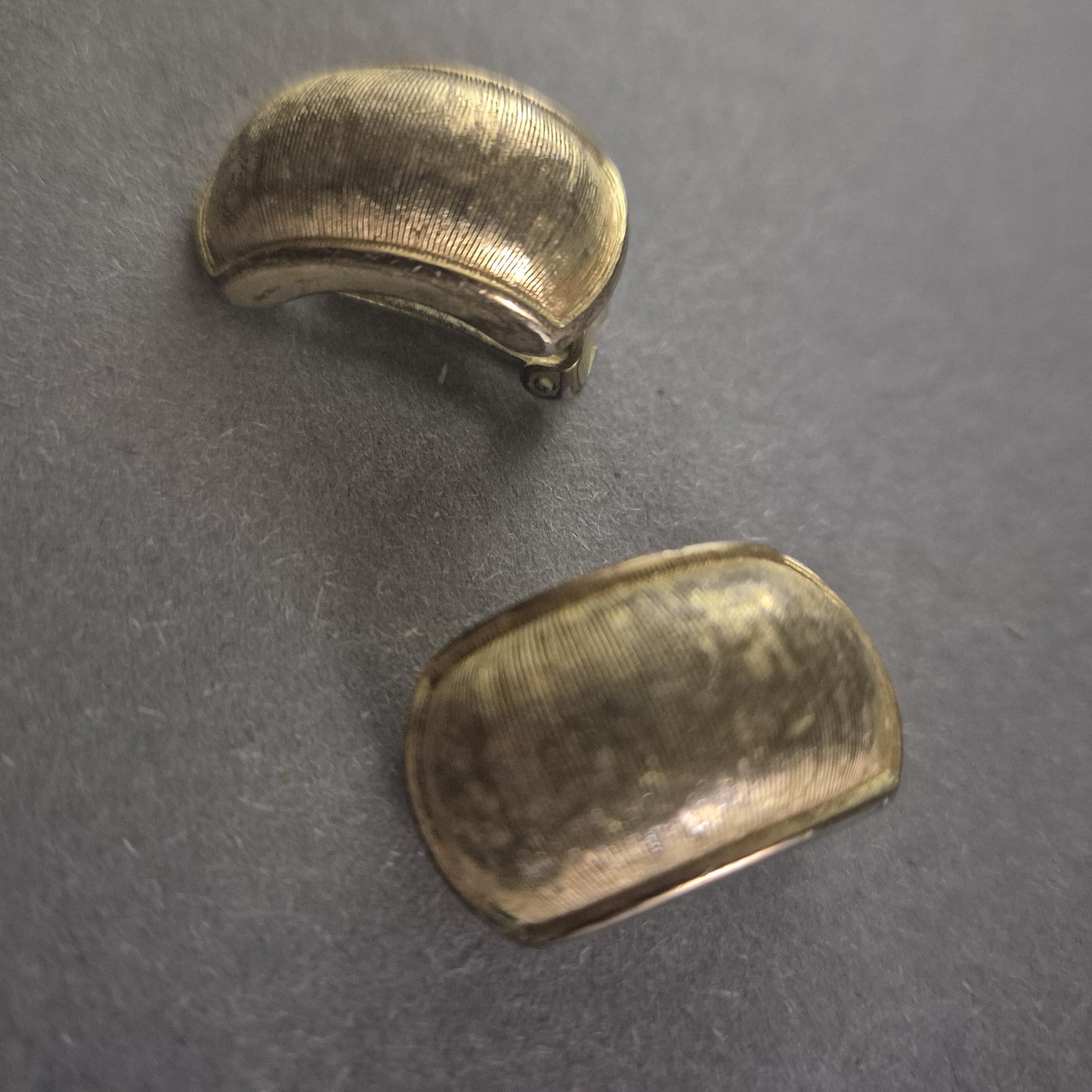 Christian Dior Vintage-Ohrringe – Vergoldete Designer-Clips aus Deutschland