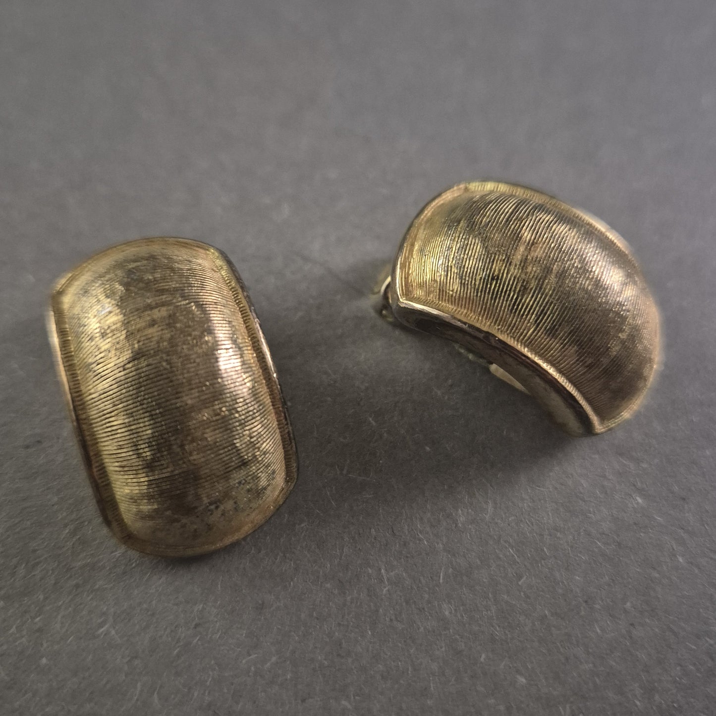 Christian Dior Vintage-Ohrringe – Vergoldete Designer-Clips aus Deutschland