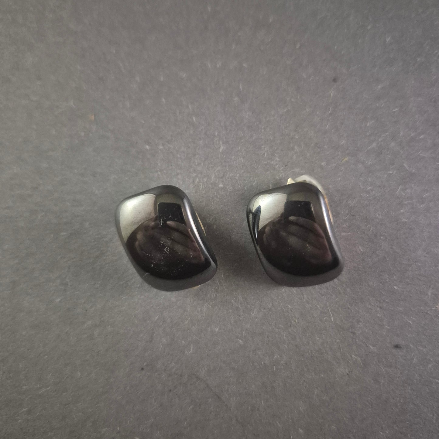 Vintage Clip-Ohrringe mit schwarzem Glanz – Klassische Eleganz mit Retro-Charme