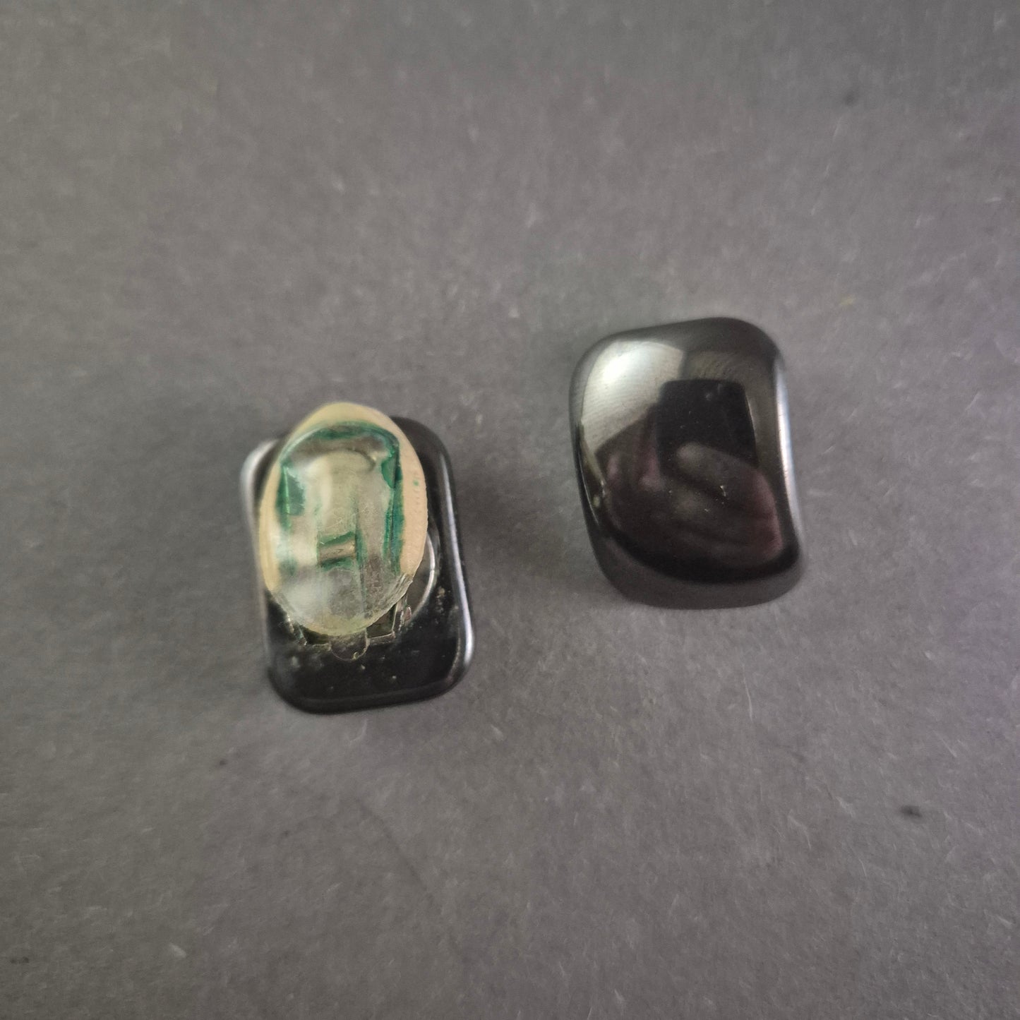 Vintage Clip-Ohrringe mit schwarzem Glanz – Klassische Eleganz mit Retro-Charme