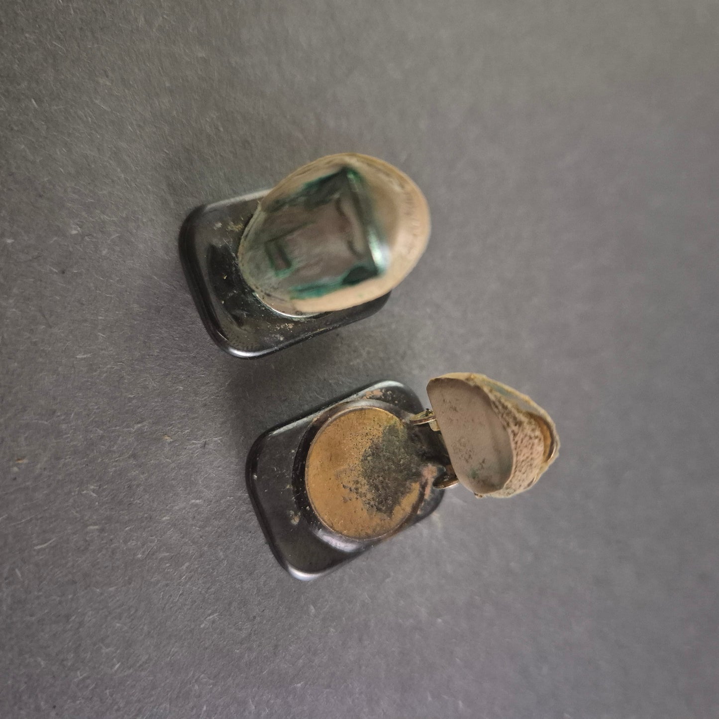 Vintage Clip-Ohrringe mit schwarzem Glanz – Klassische Eleganz mit Retro-Charme