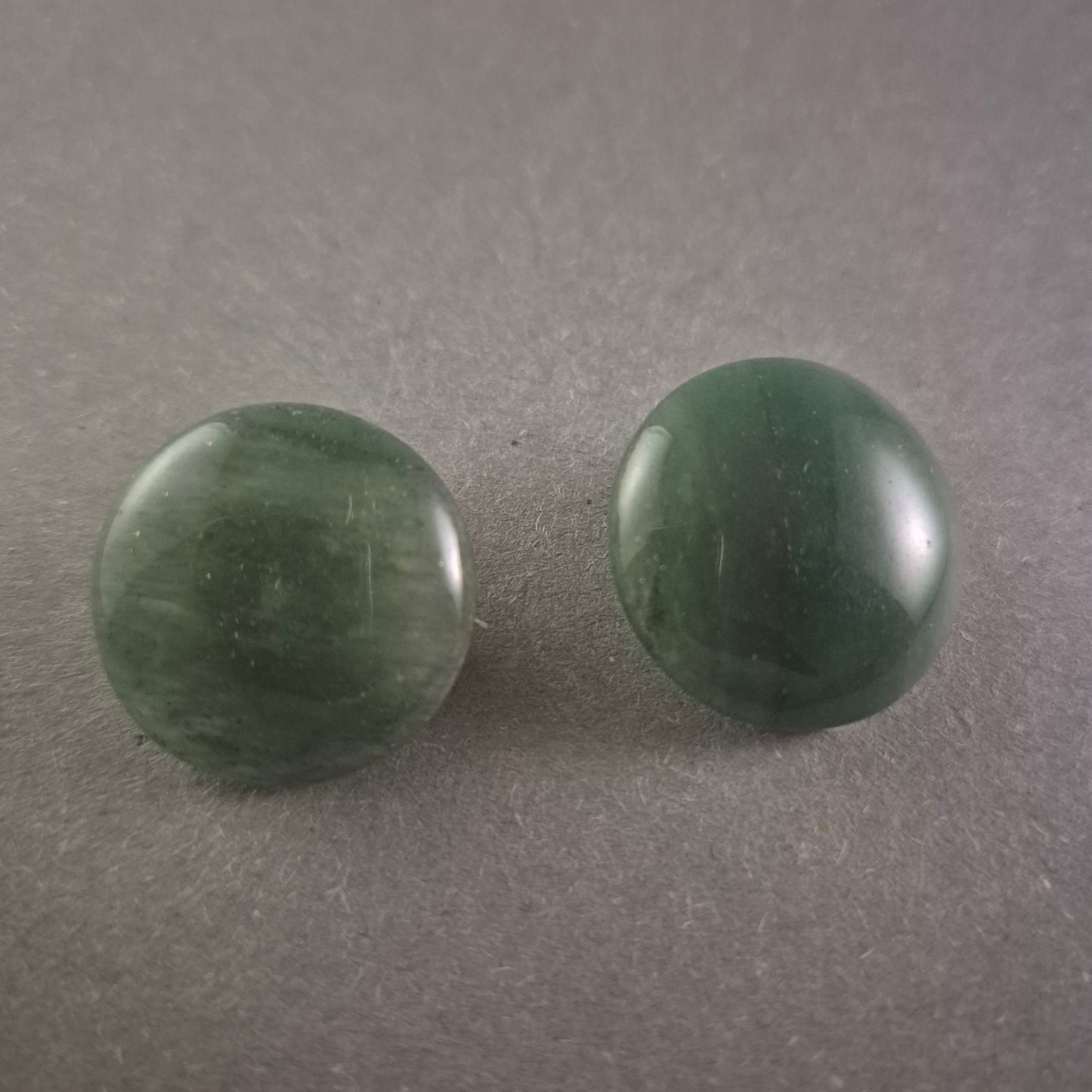 Vintage Clip-Ohrringe aus grünem Aventurin – Eleganter Naturstein-Look