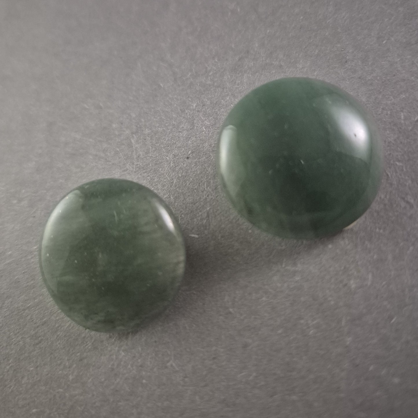 Vintage Clip-Ohrringe aus grünem Aventurin – Eleganter Naturstein-Look