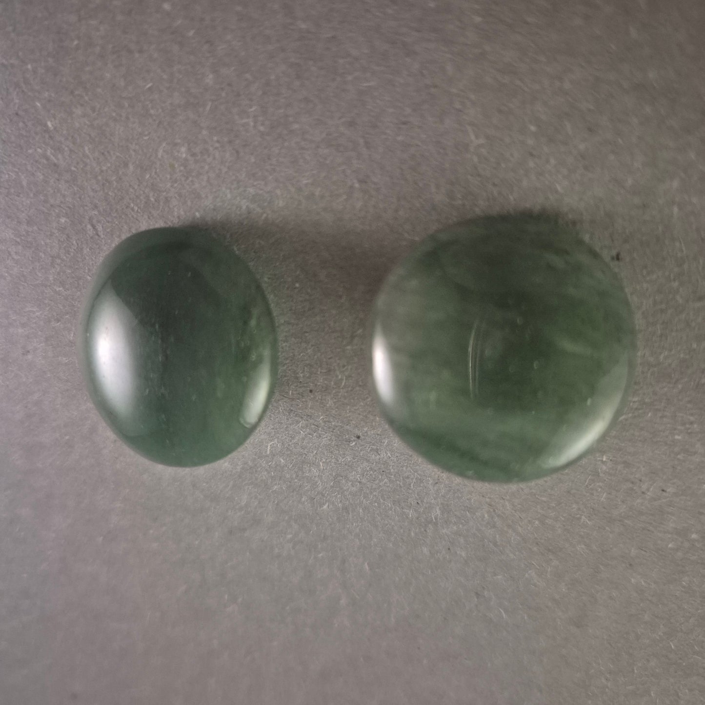 Vintage Clip-Ohrringe aus grünem Aventurin – Eleganter Naturstein-Look