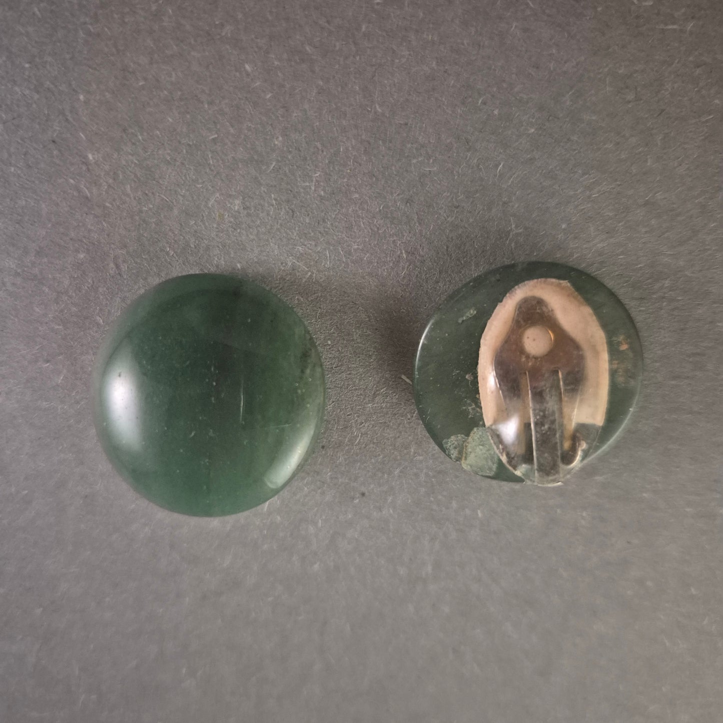 Vintage Clip-Ohrringe aus grünem Aventurin – Eleganter Naturstein-Look
