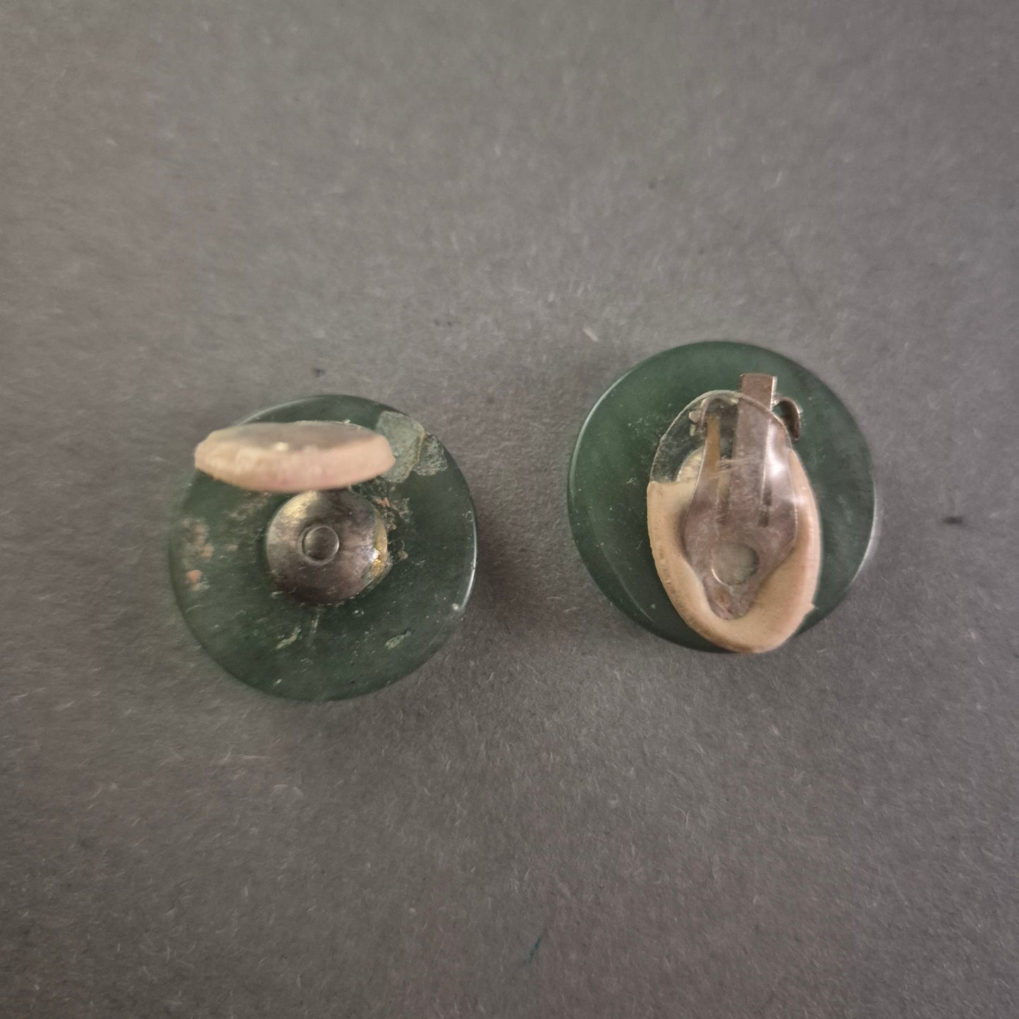 Vintage Clip-Ohrringe aus grünem Aventurin – Eleganter Naturstein-Look