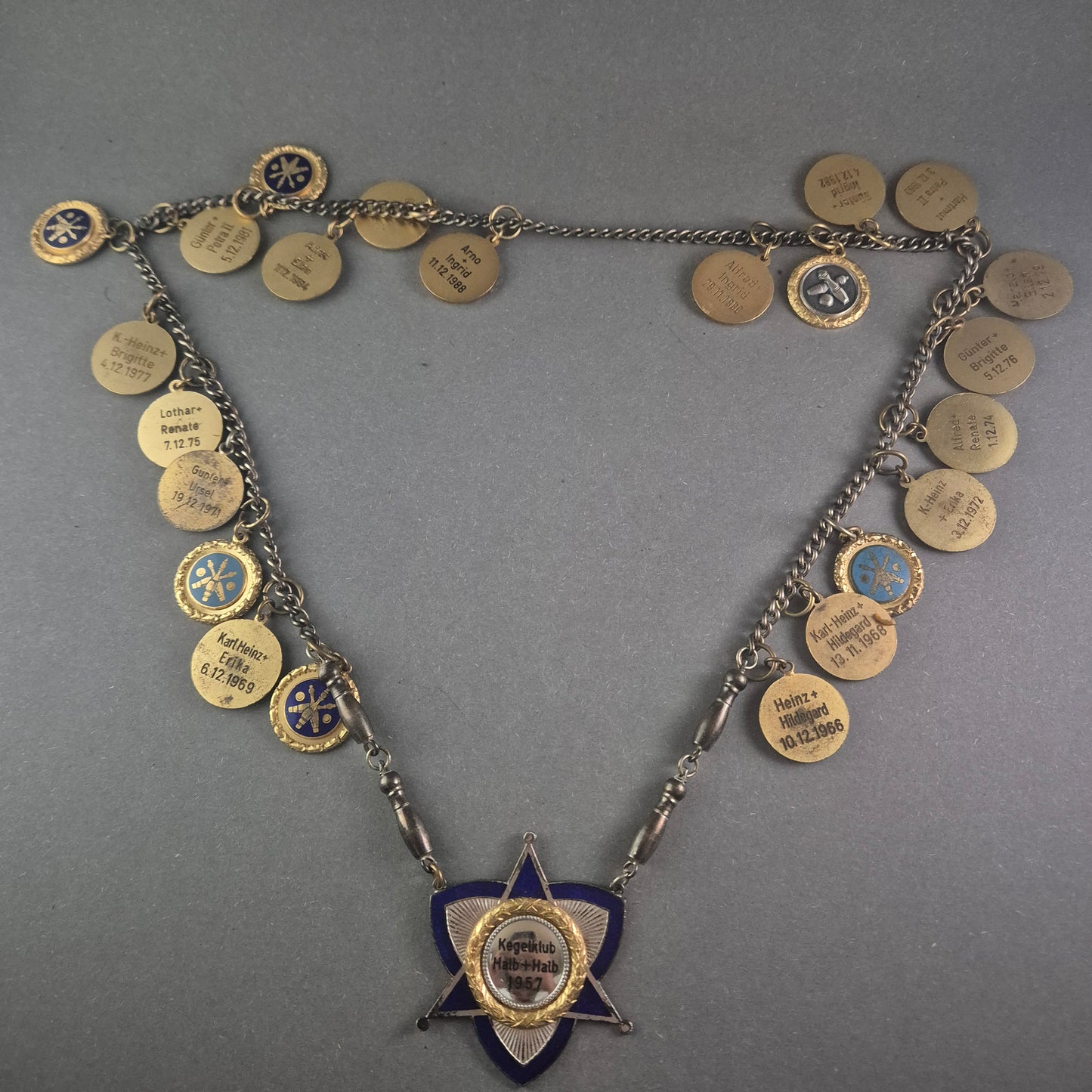 Antike Kegelclub-Kette „Halb & Halb 1967“ – Historisches Sammlerstück