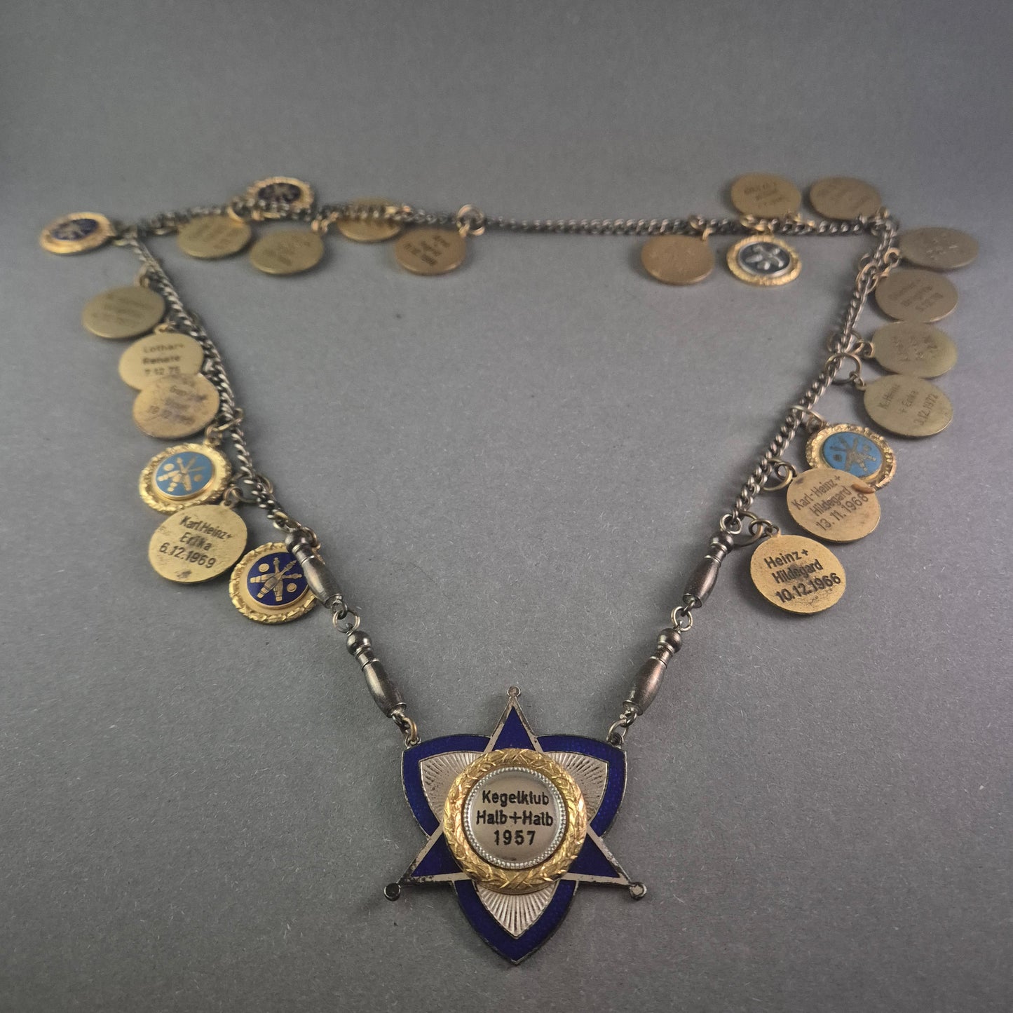 Antike Kegelclub-Kette „Halb & Halb 1967“ – Historisches Sammlerstück