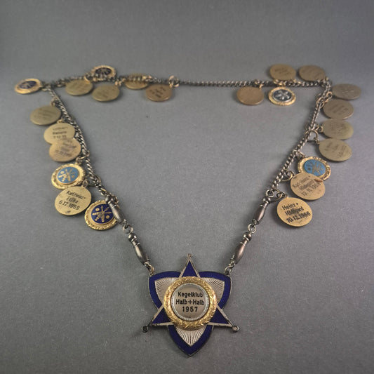 Antike Kegelclub-Kette „Halb & Halb 1967“ – Historisches Sammlerstück