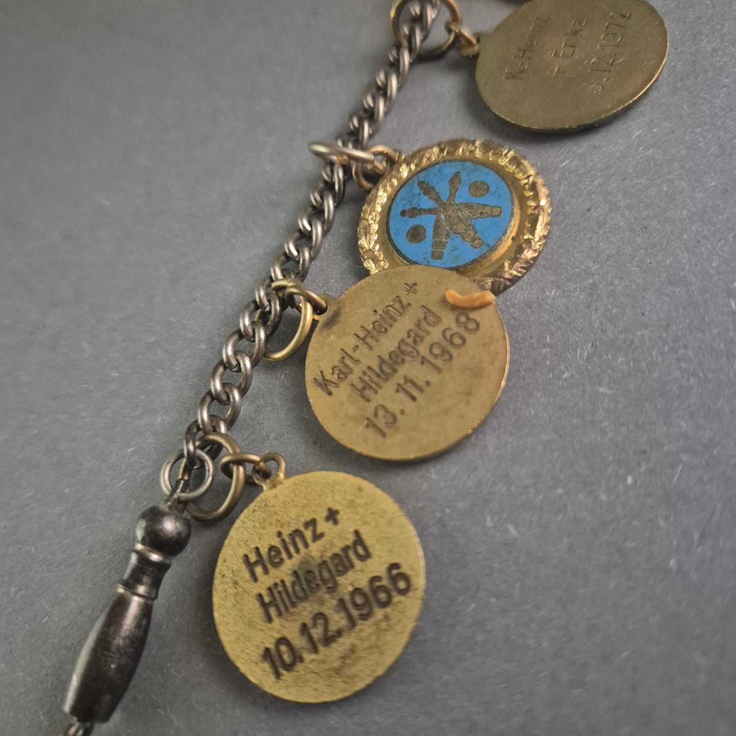 Antike Kegelclub-Kette „Halb & Halb 1967“ – Historisches Sammlerstück