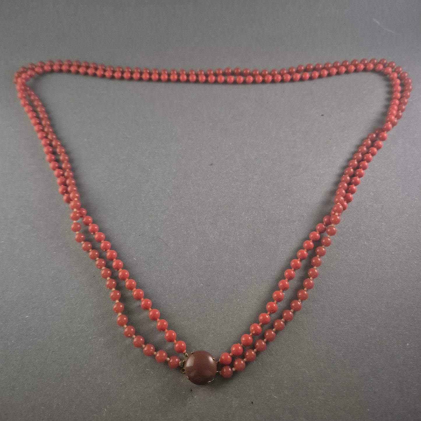 Vintage Rotkorallen-Kette – Zweireihiges Design mit klassischem Verschluss