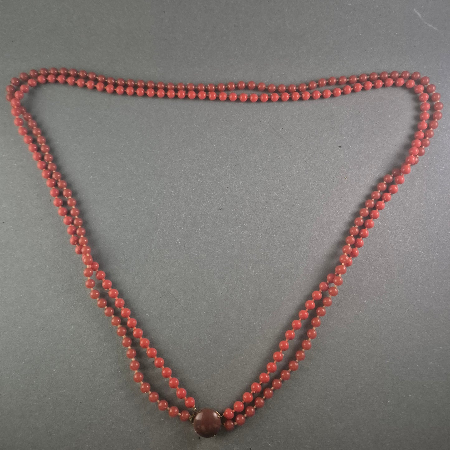 Vintage Rotkorallen-Kette – Zweireihiges Design mit klassischem Verschluss