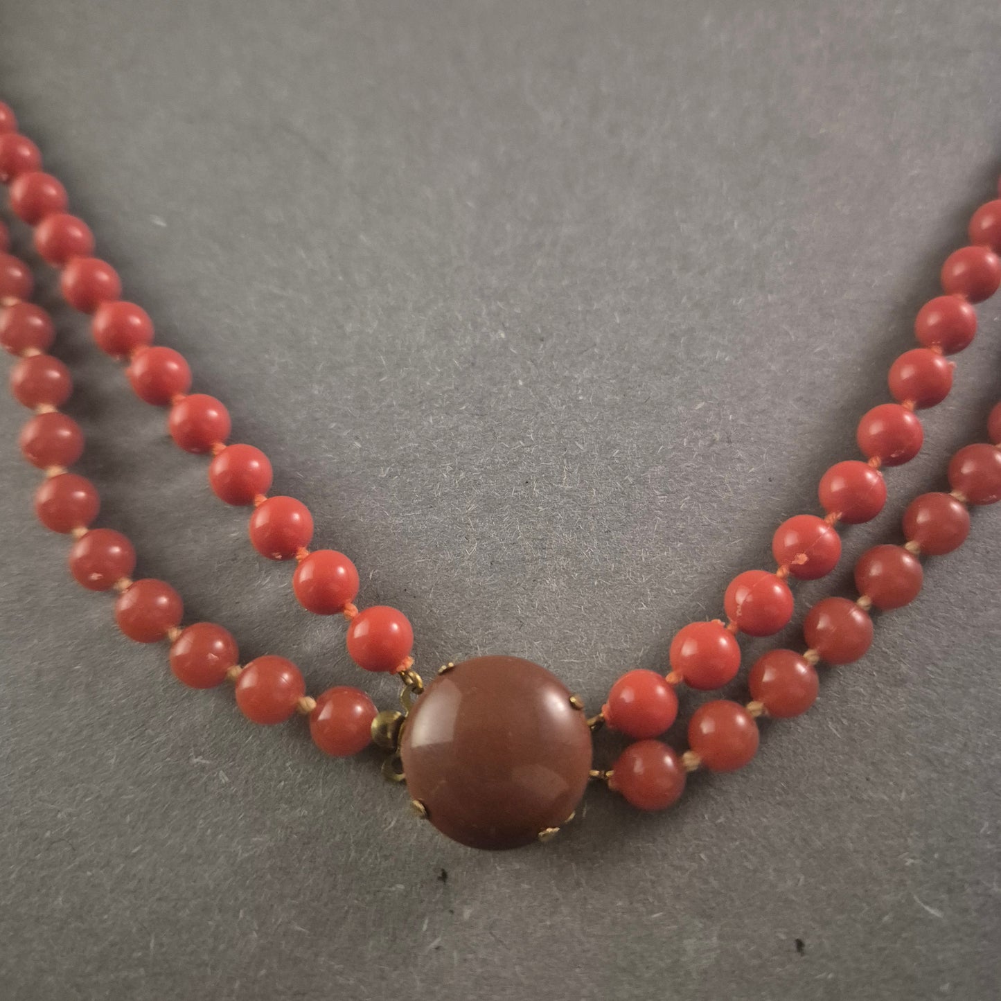 Vintage Rotkorallen-Kette – Zweireihiges Design mit klassischem Verschluss