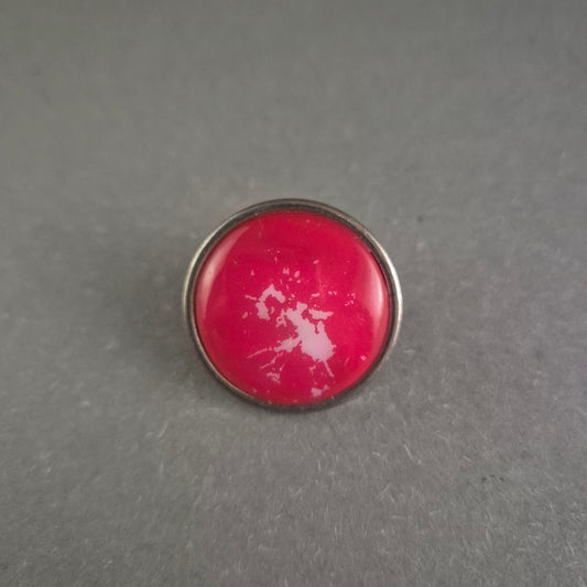 Vintage Manschettenknopf mit rotem Cabochon – Markantes Design mit Retro-Charme