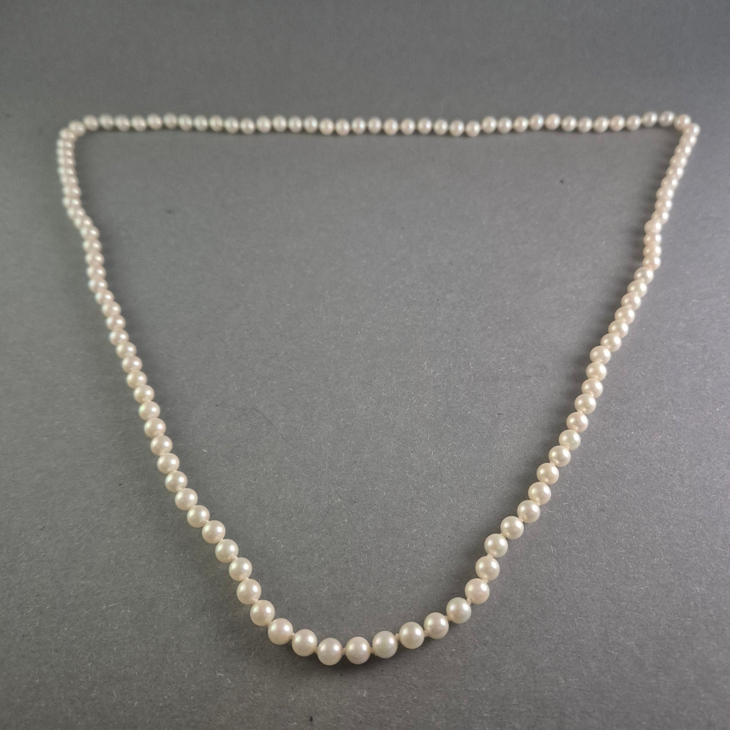 Elegante Perlenkette – Klassisches Design für zeitlose Eleganz