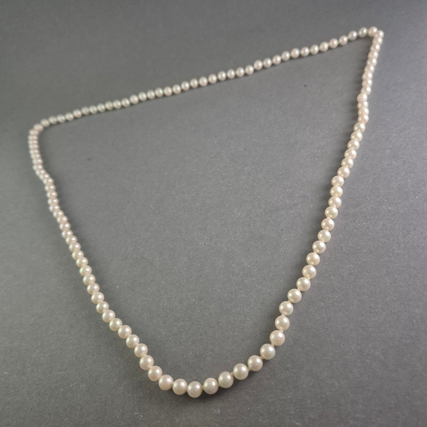 Elegante Perlenkette – Klassisches Design für zeitlose Eleganz