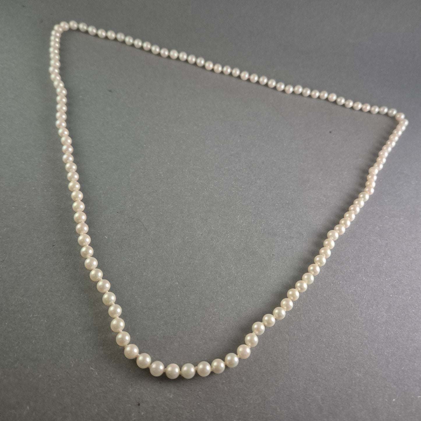 Elegante Perlenkette – Klassisches Design für zeitlose Eleganz