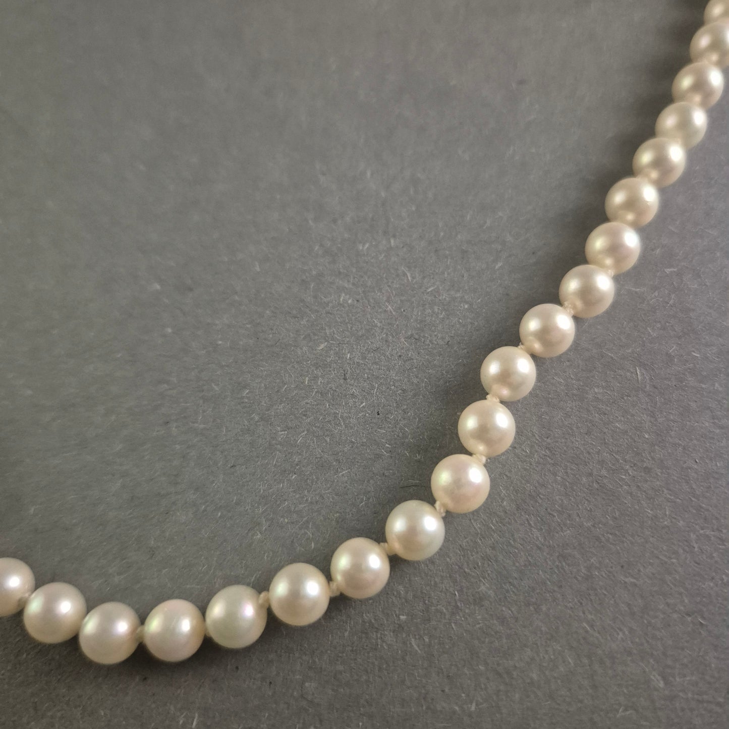 Elegante Perlenkette – Klassisches Design für zeitlose Eleganz