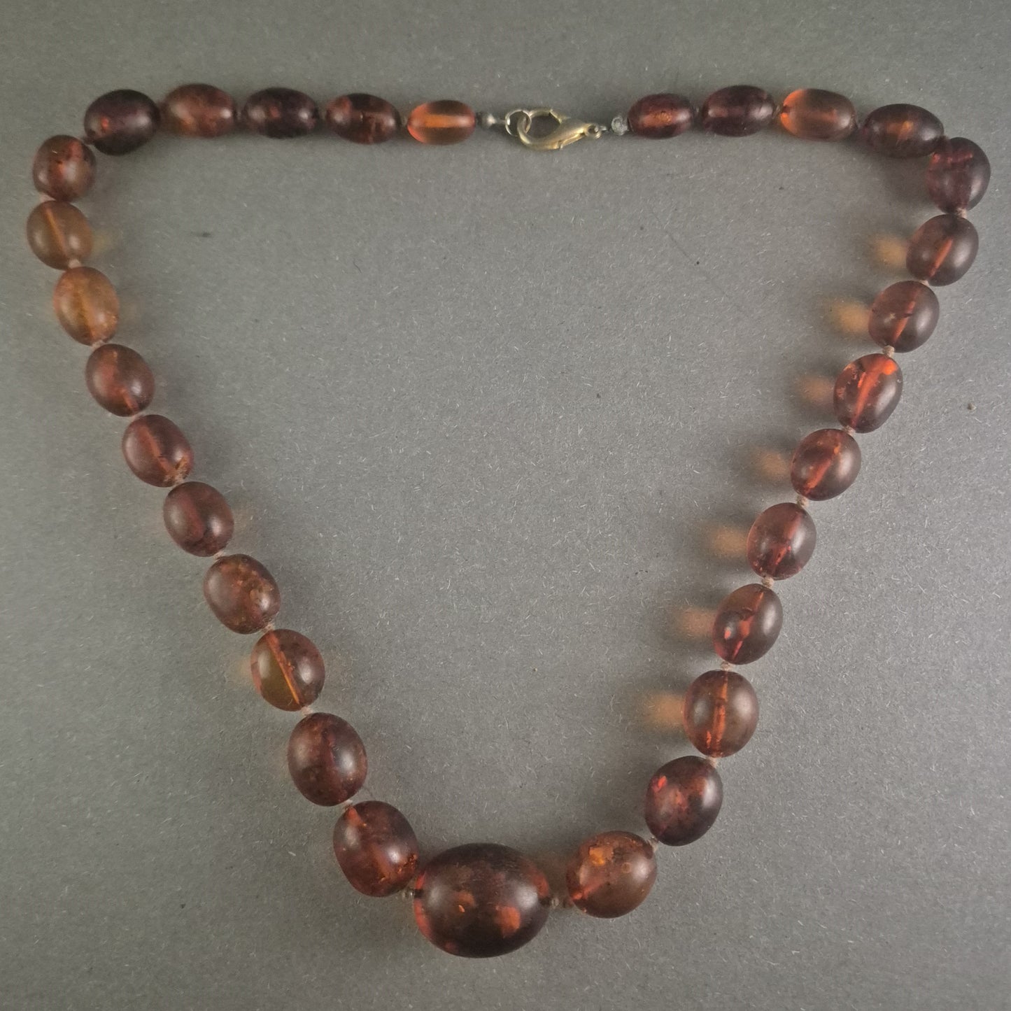 Vintage Bernsteinkette mit ovalen Perlen – Zeitlose Eleganz