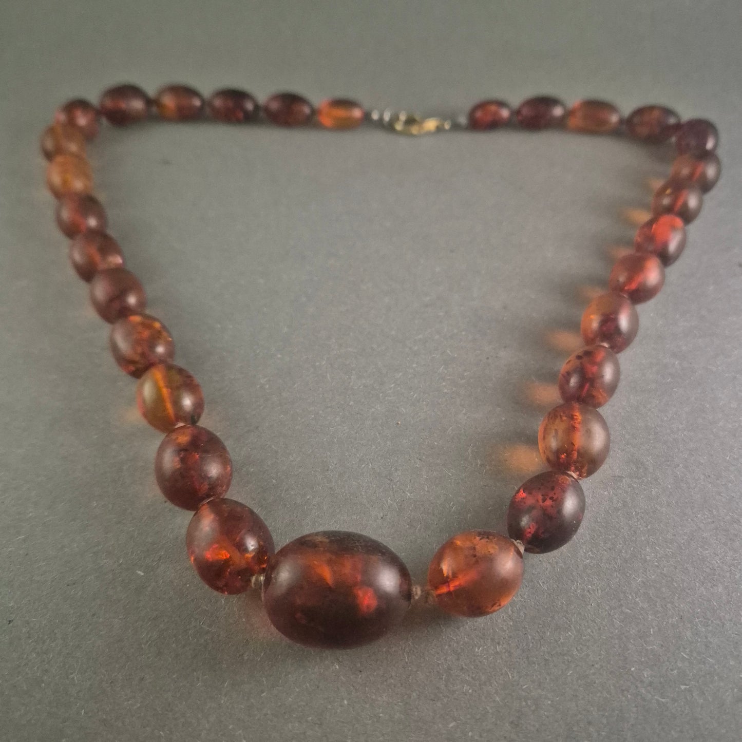 Vintage Bernsteinkette mit ovalen Perlen – Zeitlose Eleganz