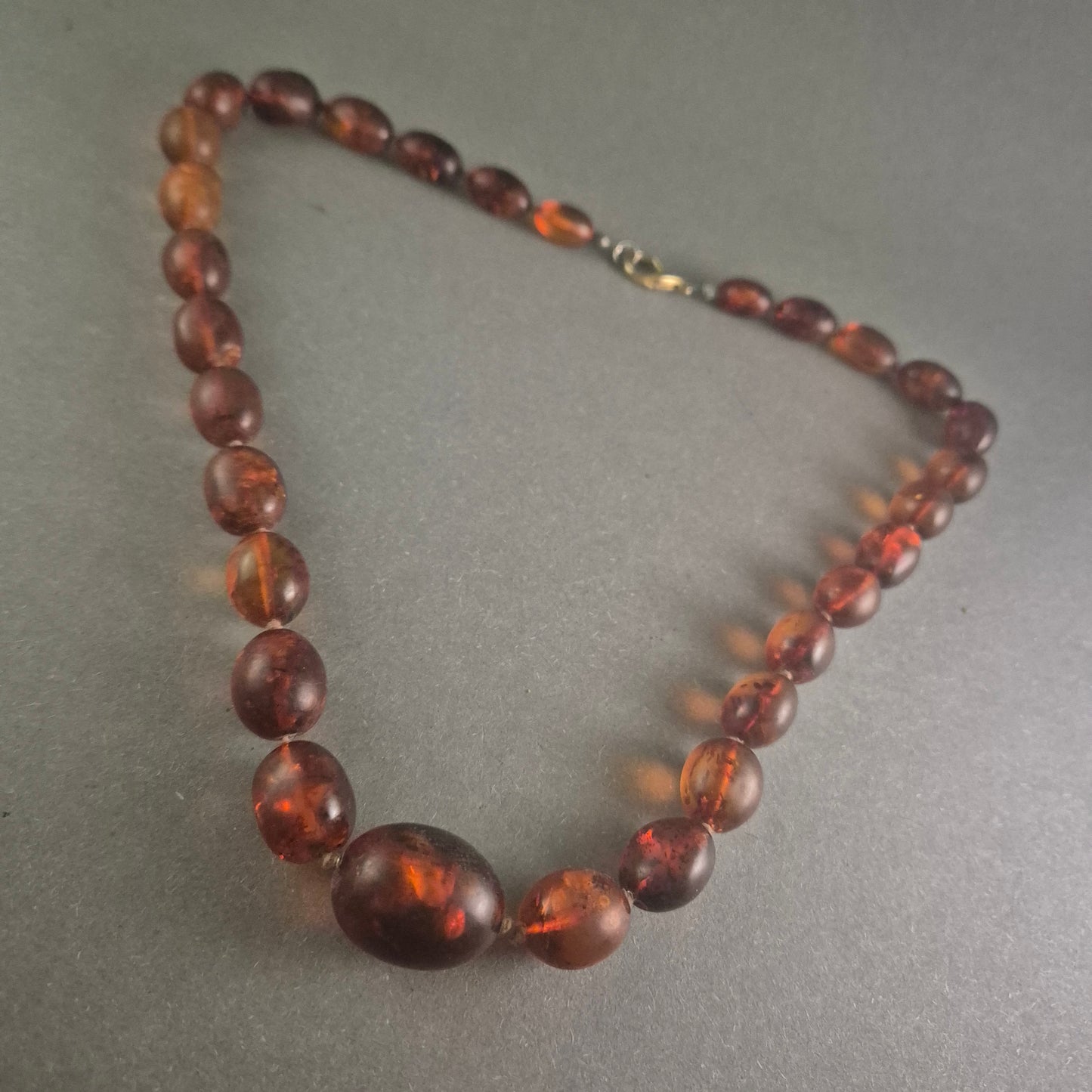 Vintage Bernsteinkette mit ovalen Perlen – Zeitlose Eleganz