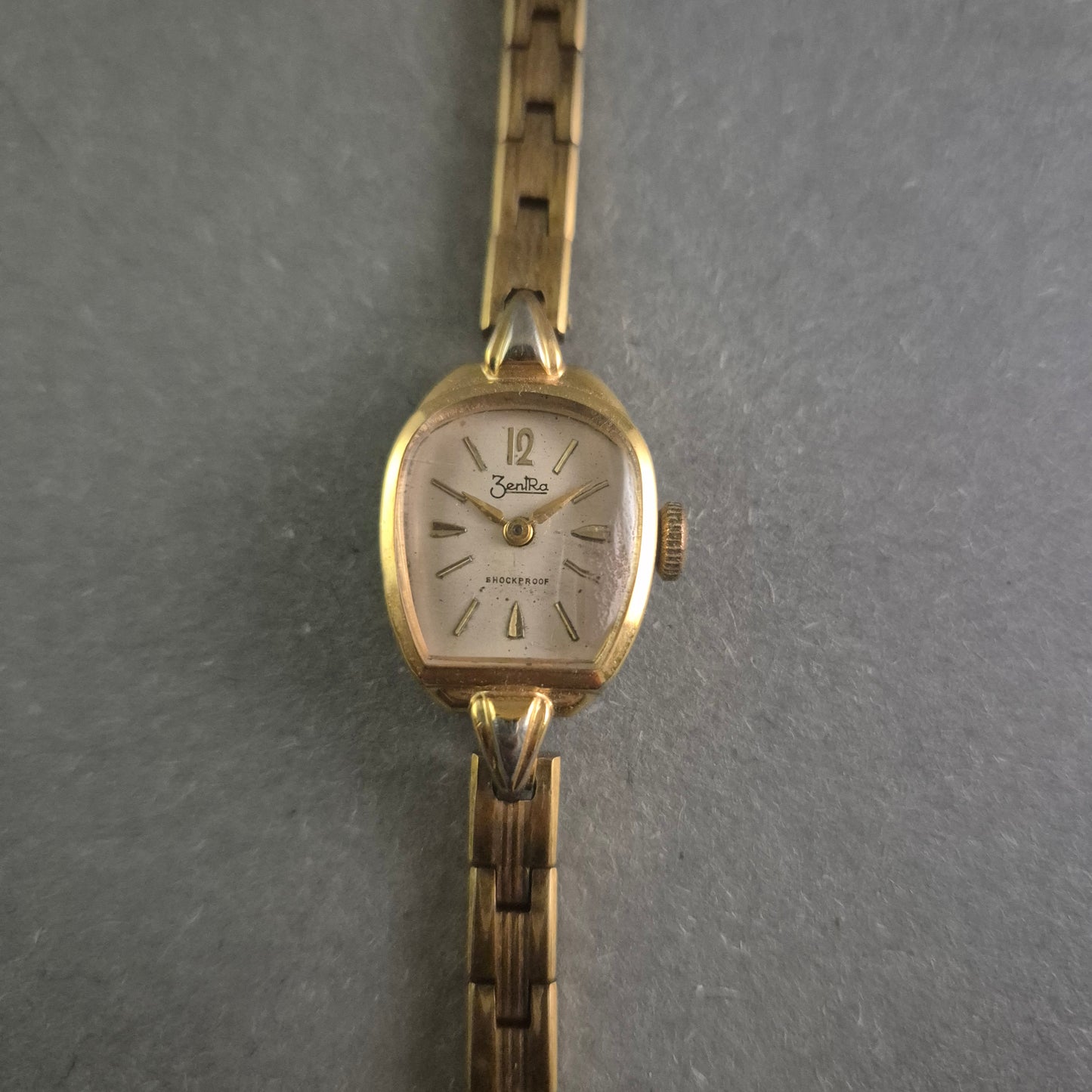 Vintage ZentRa Damenuhr – Klassische Eleganz in Goldoptik