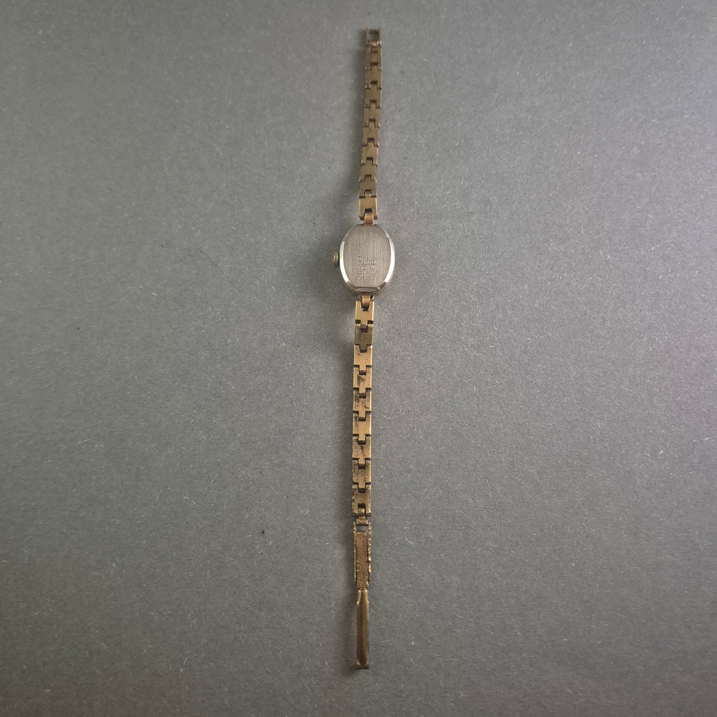 Vintage ZentRa Damenuhr – Klassische Eleganz in Goldoptik