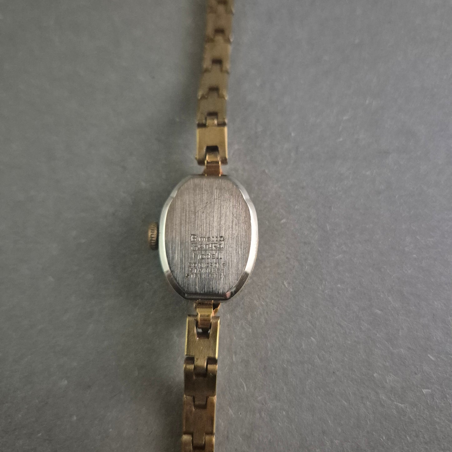 Vintage ZentRa Damenuhr – Klassische Eleganz in Goldoptik