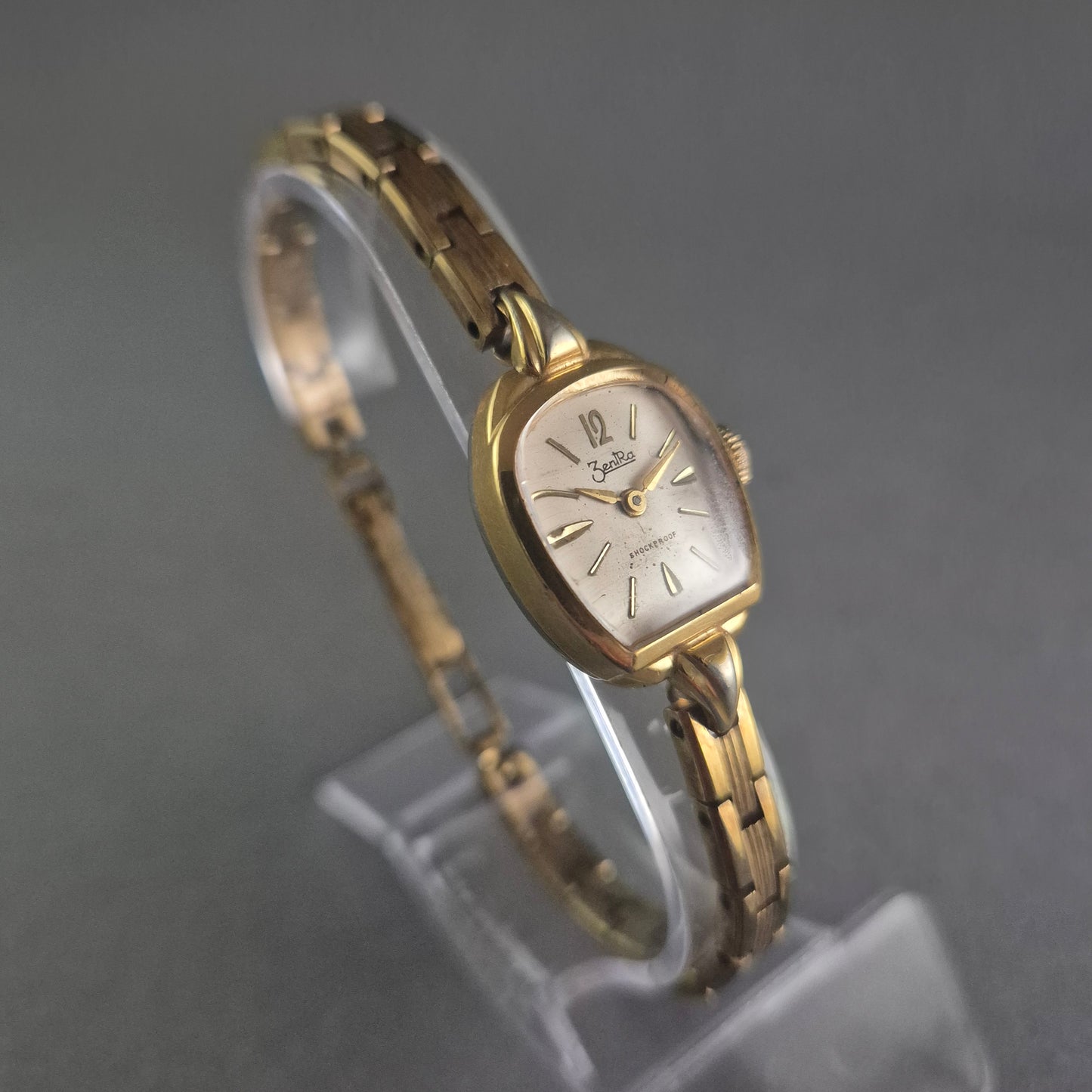 Vintage ZentRa Damenuhr – Klassische Eleganz in Goldoptik