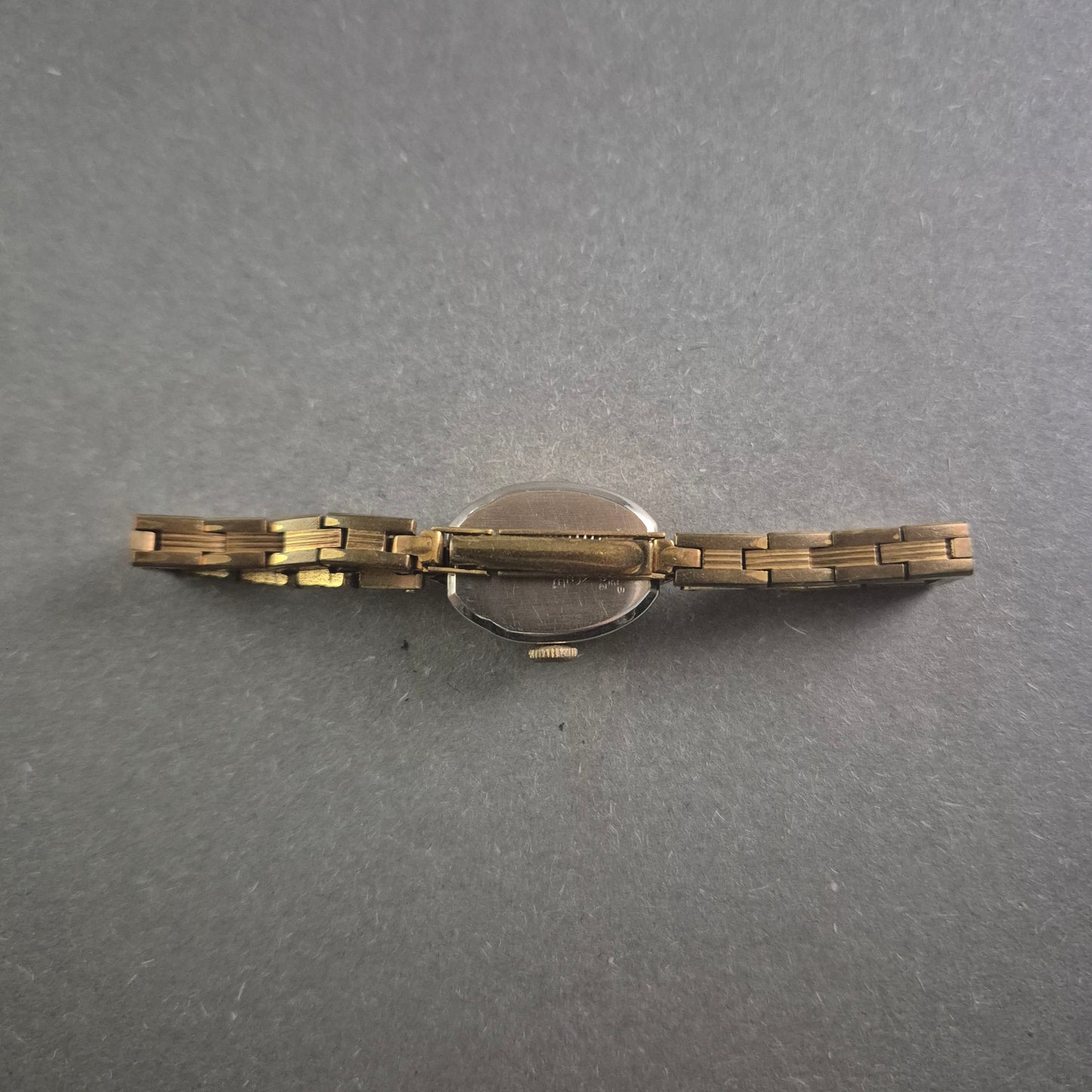 Vintage ZentRa Damenuhr – Klassische Eleganz in Goldoptik