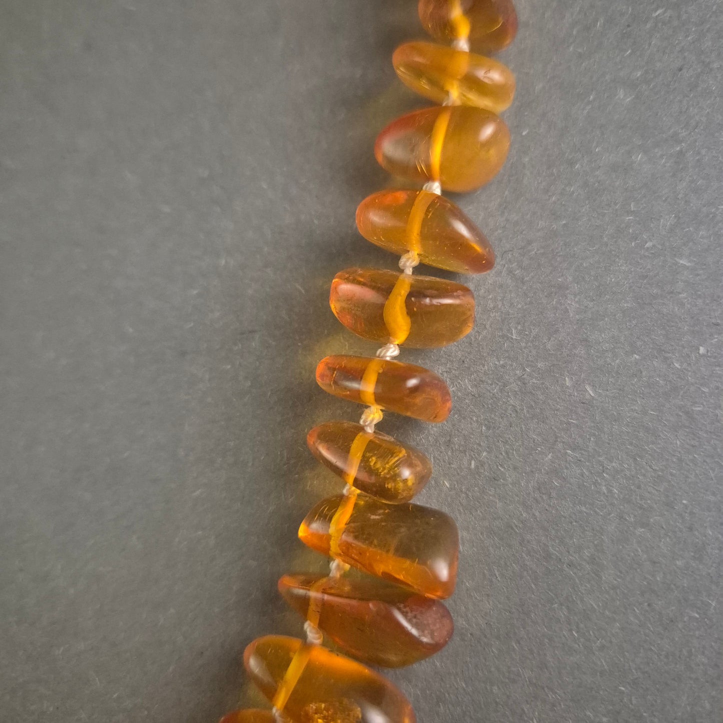 Echte Bernstein-Kette – Naturbelassene Eleganz in warmem Honigton