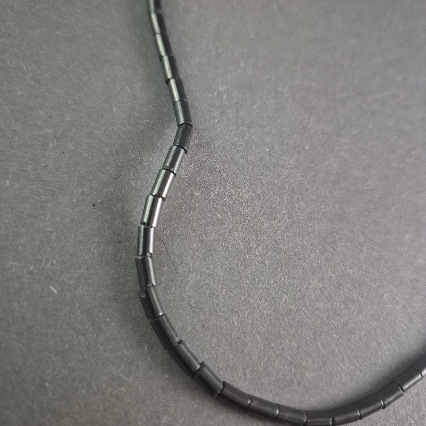 Magnetit-Hämatit Kette – Elegantes Schwarz mit metallischem Glanz