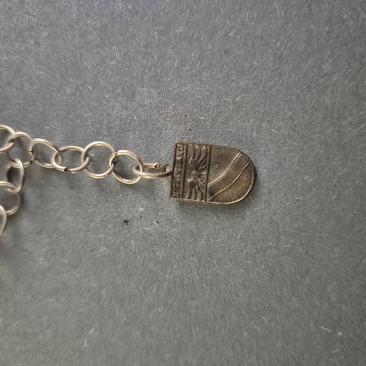 Silberne Krawattenkette mit Wappenanhängern – Vintage Accessoire