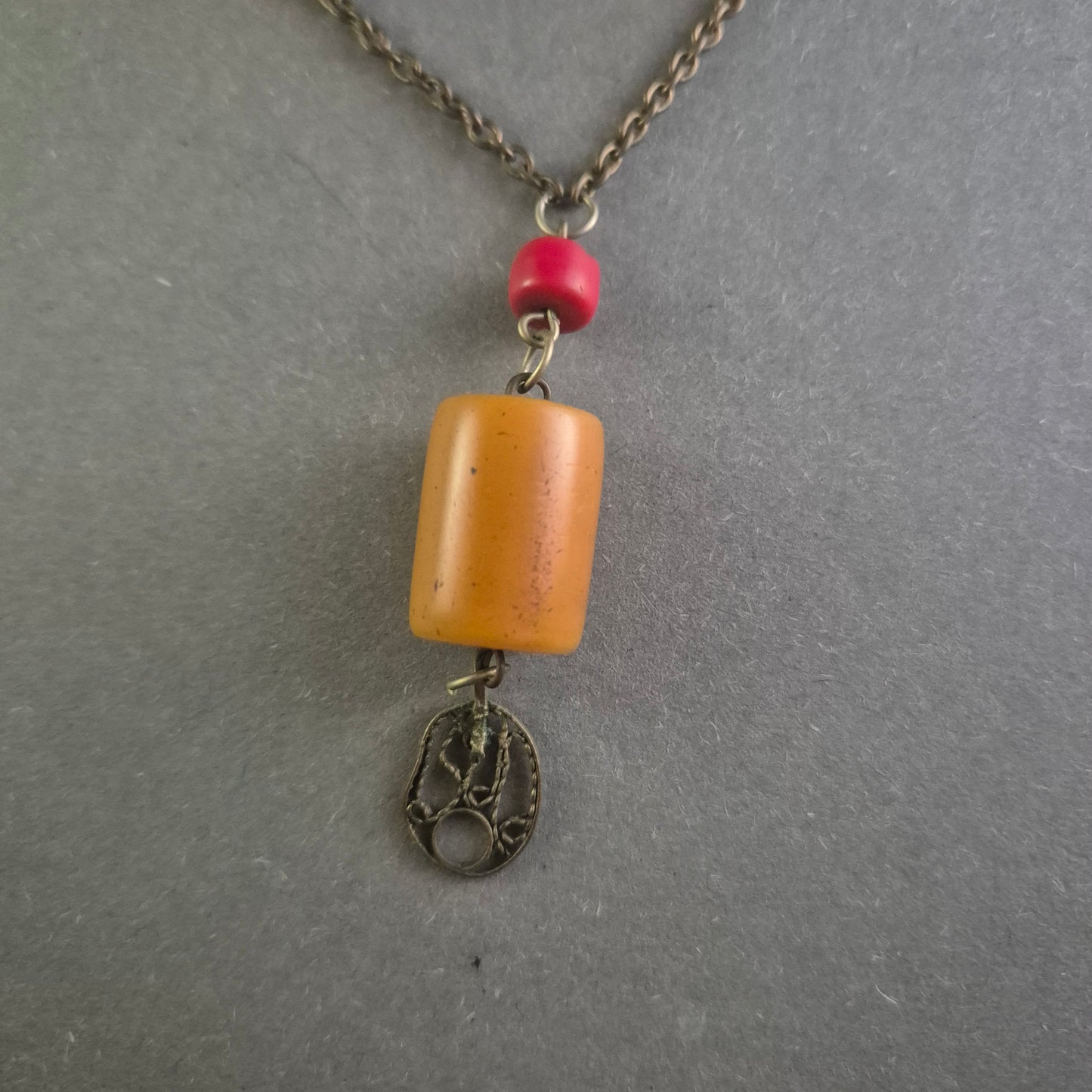 Antike Silberkette mit Bernstein- und Koralle-Perlen, Orientalisches Design