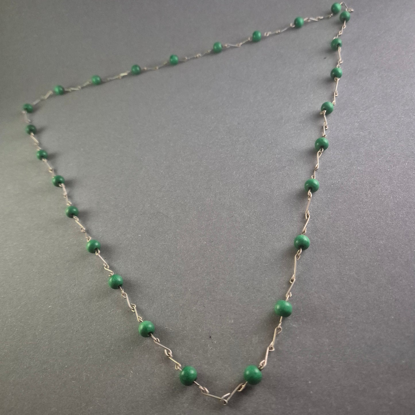 Vintage Silberkette mit grünen Perlen – Zeitlose Eleganz