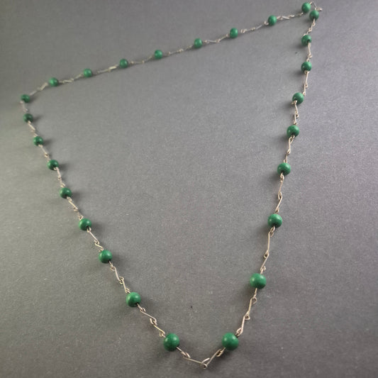 Vintage Silberkette mit grünen Perlen – Zeitlose Eleganz