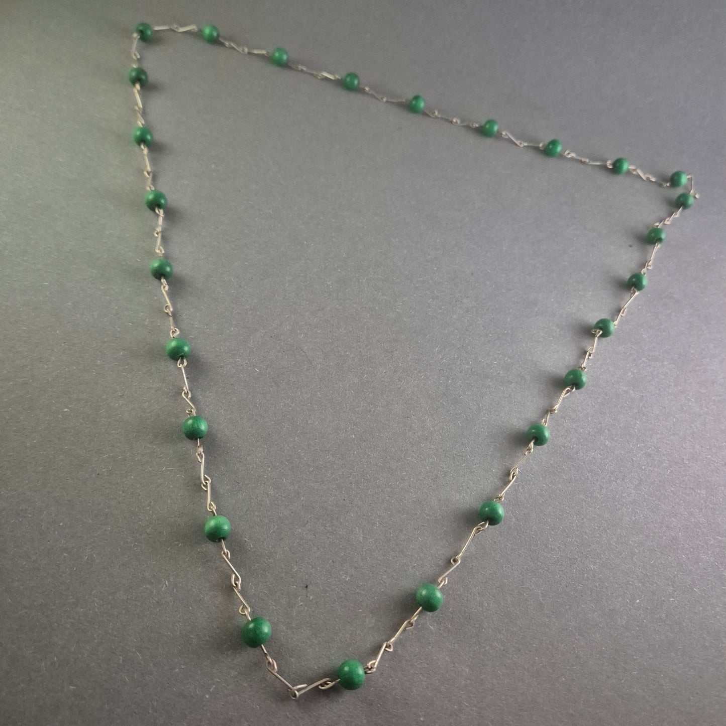 Vintage Silberkette mit grünen Perlen – Zeitlose Eleganz