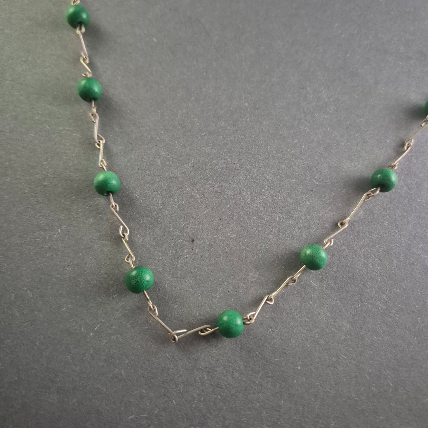 Vintage Silberkette mit grünen Perlen – Zeitlose Eleganz