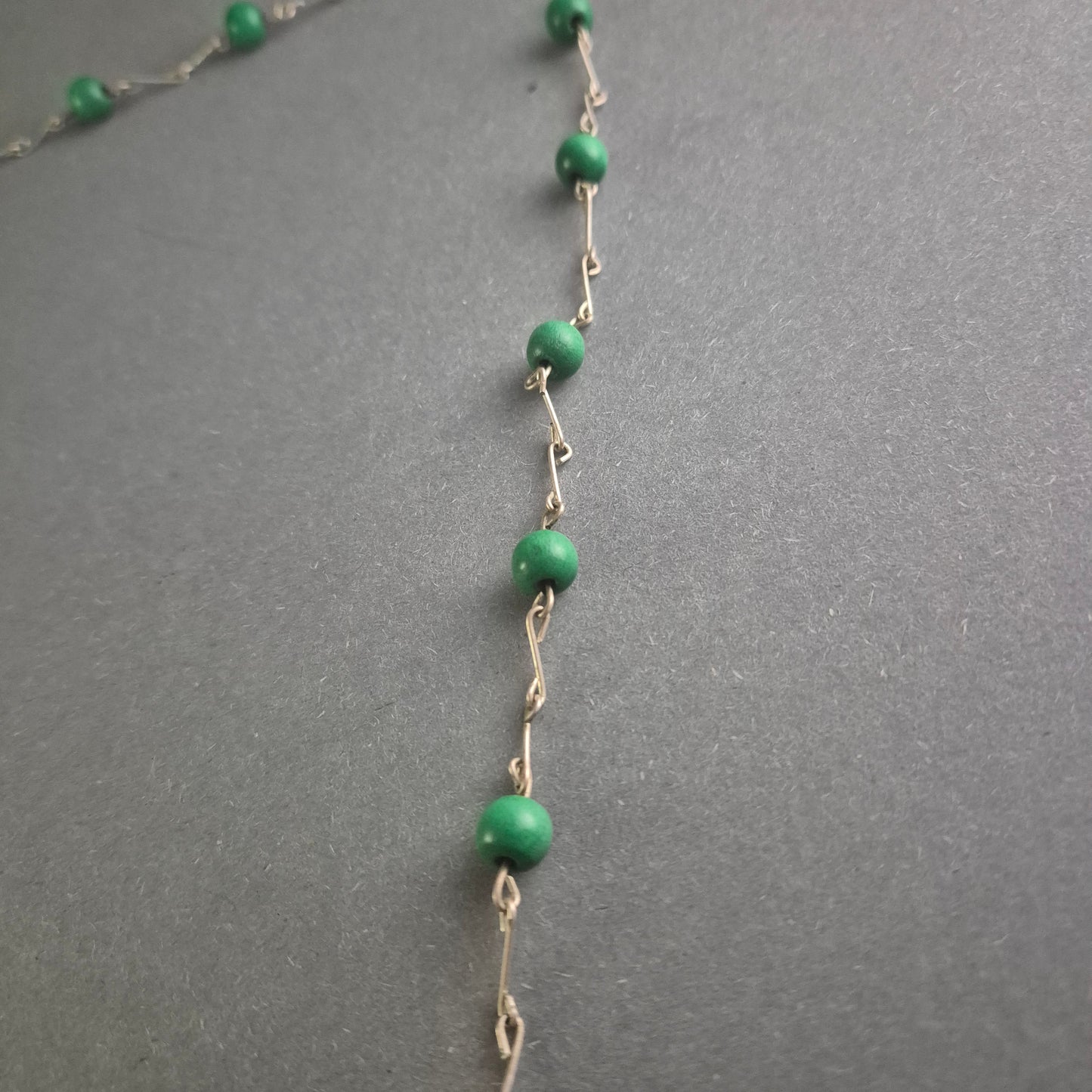 Vintage Silberkette mit grünen Perlen – Zeitlose Eleganz