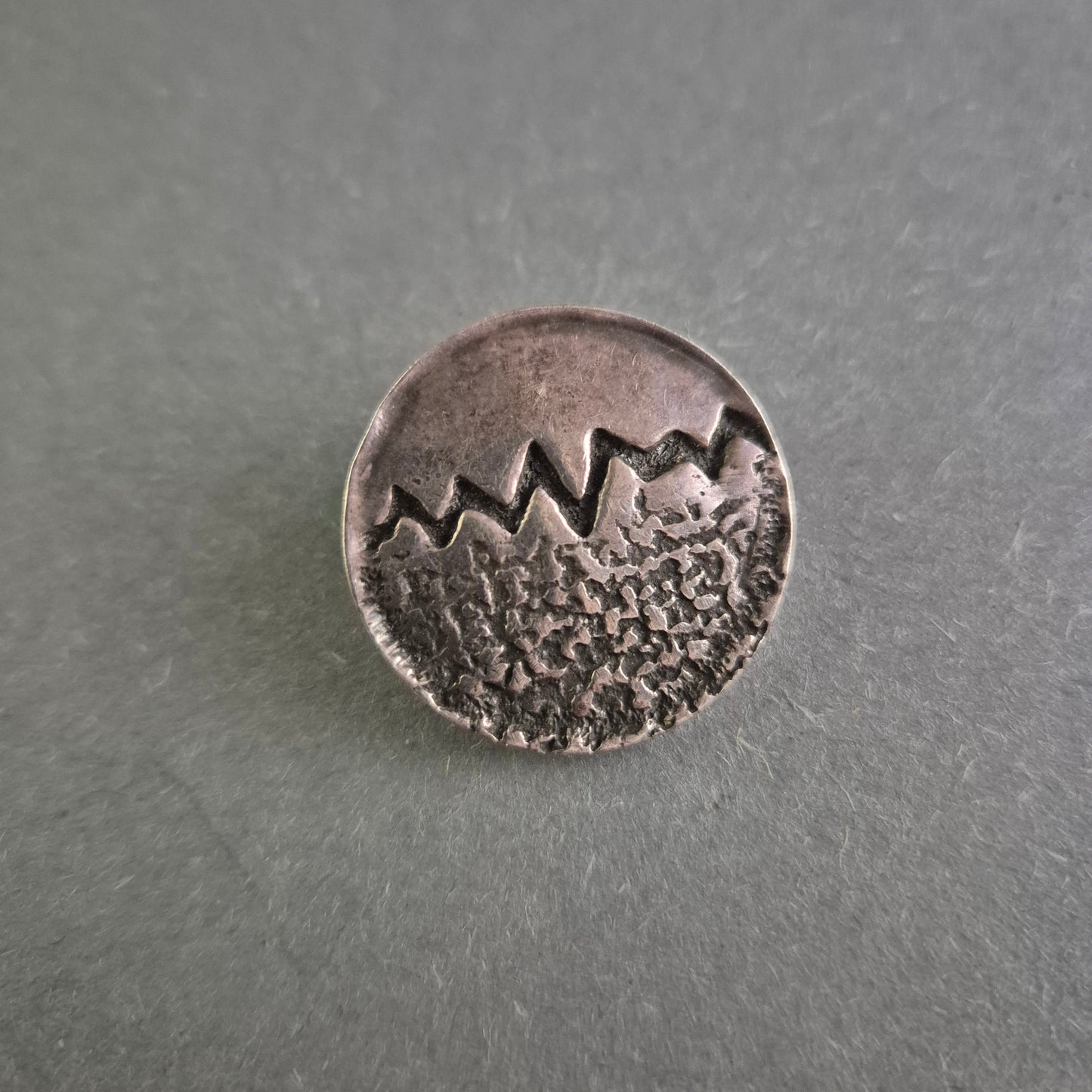 Vintage Silberne Anstecknadel mit Bergmotiv