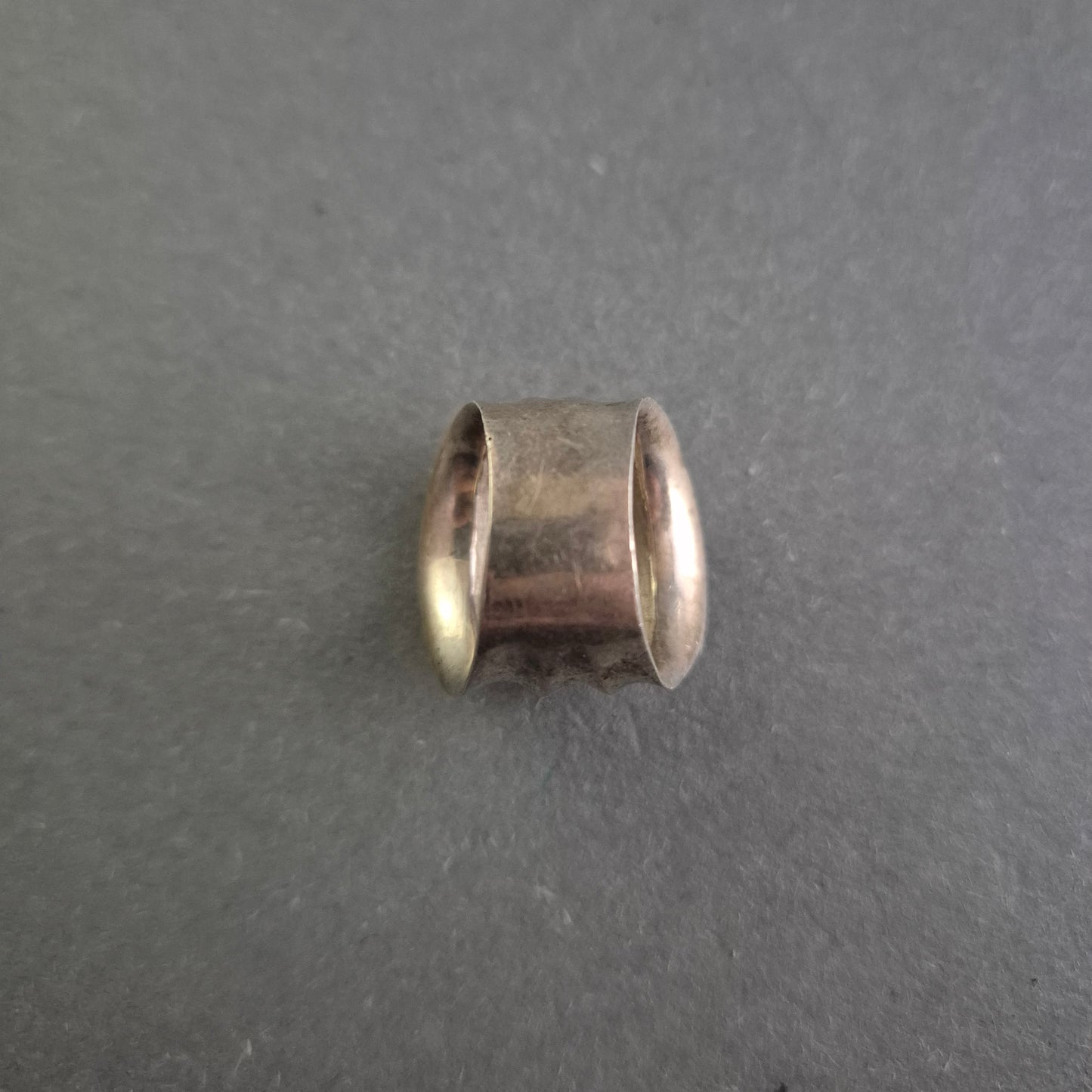 Vintage Silberring – Breites, Geschwungenes Design mit Patina