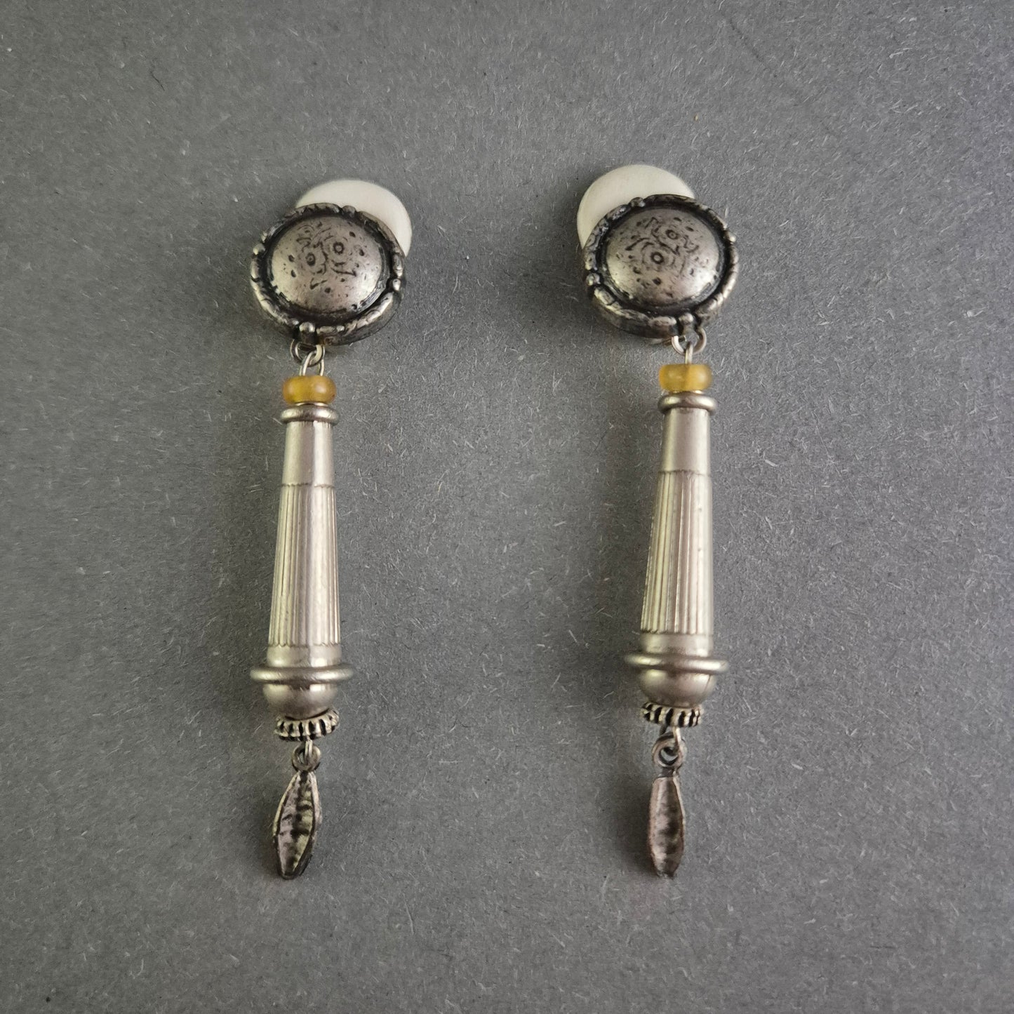 Vintage Ohrclips im antiken Stil – Elegante Hängedetails aus Silber