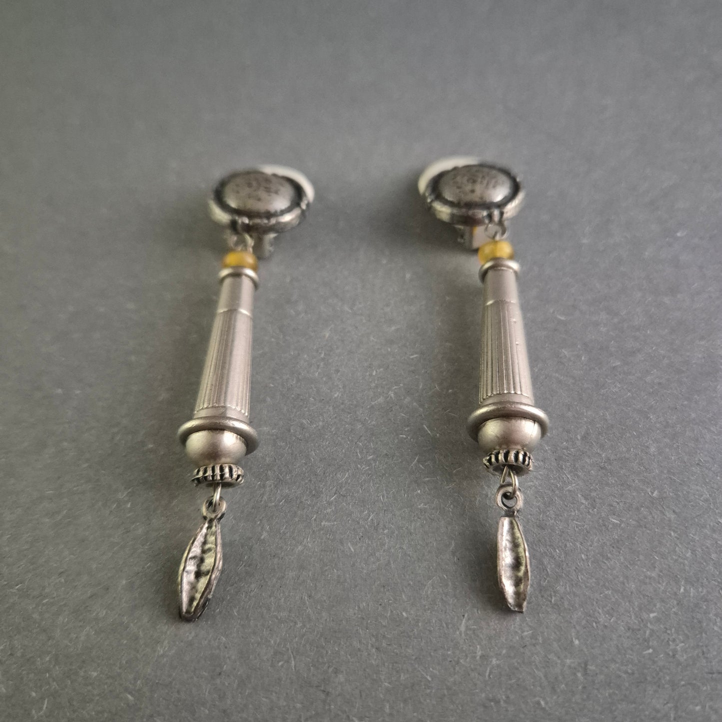 Vintage Ohrclips im antiken Stil – Elegante Hängedetails aus Silber