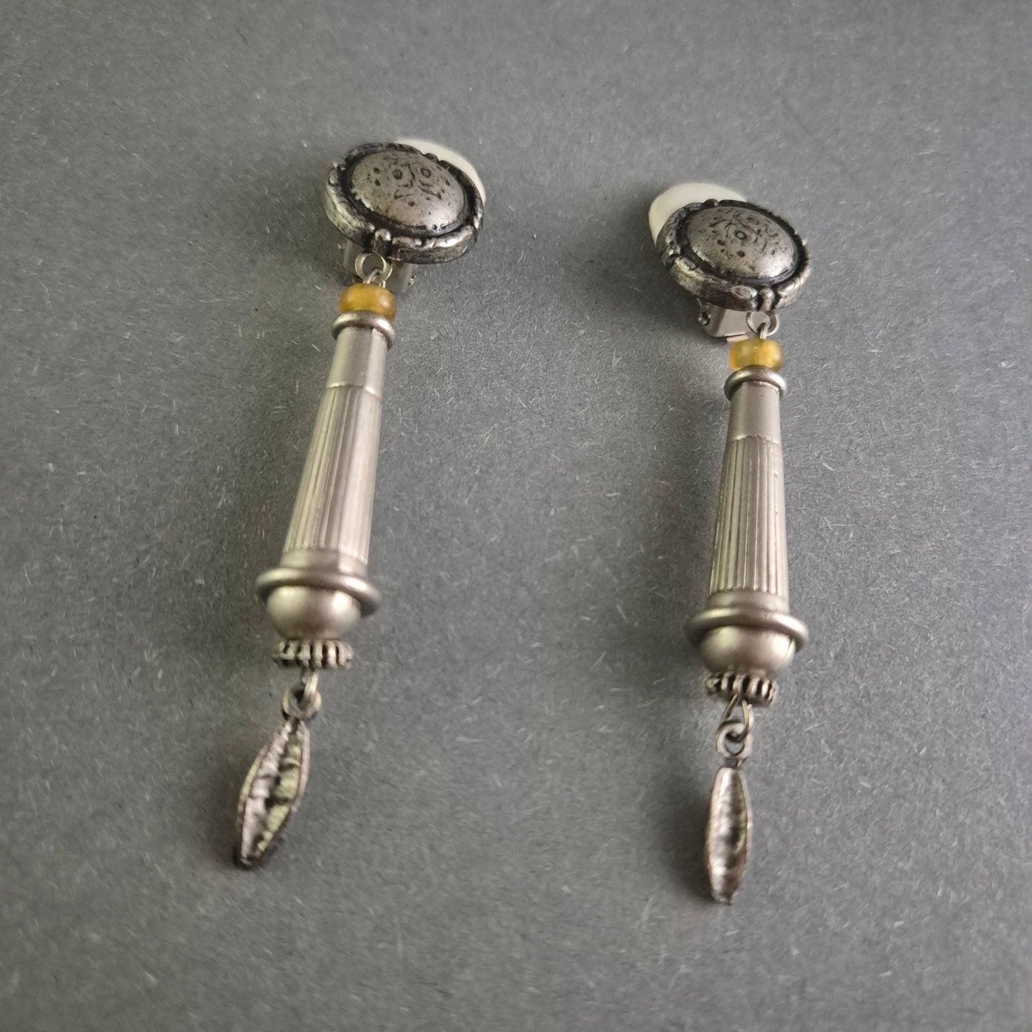 Vintage Ohrclips im antiken Stil – Elegante Hängedetails aus Silber