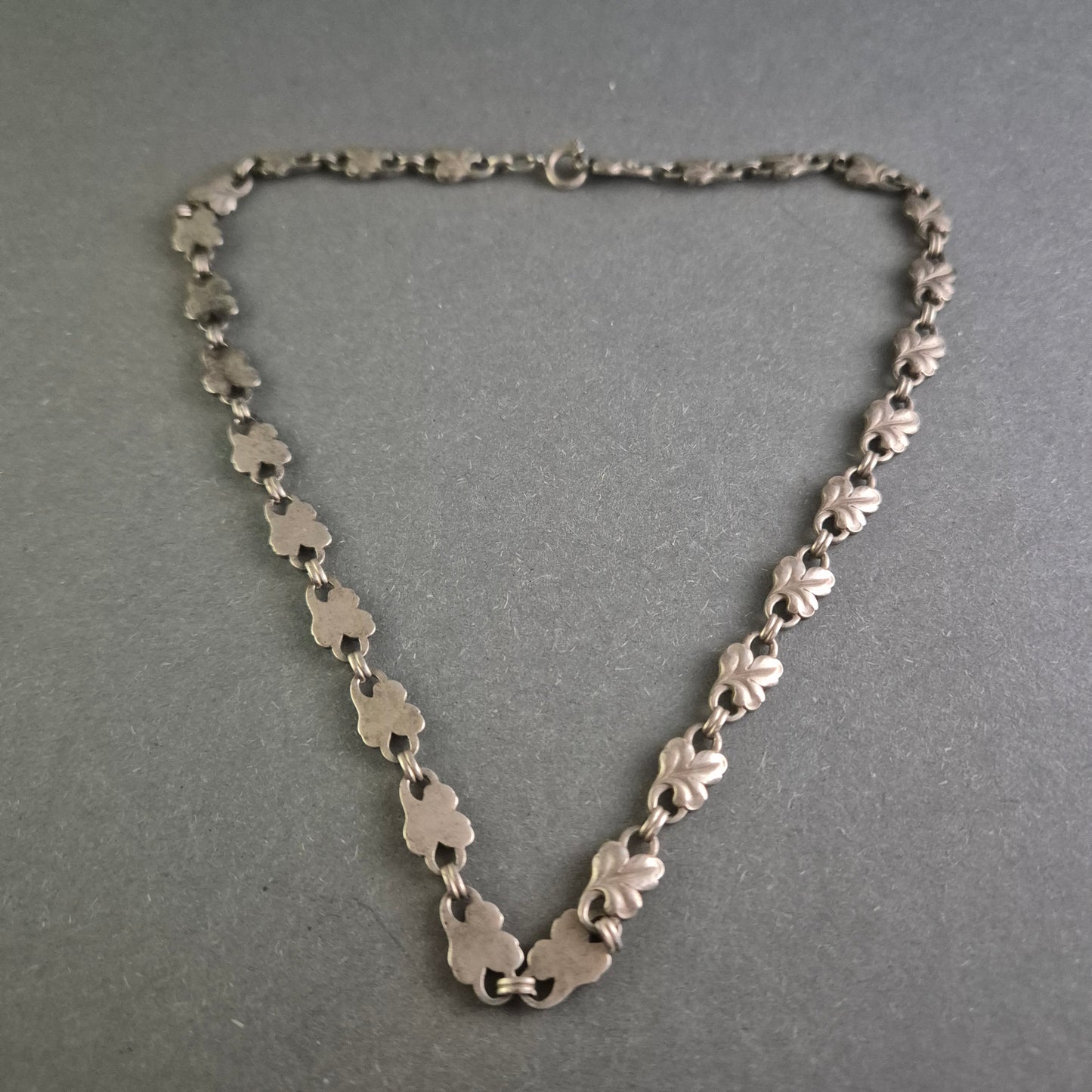 Vintage Silberkette mit Blattmotiven – Elegante Florale Akzente